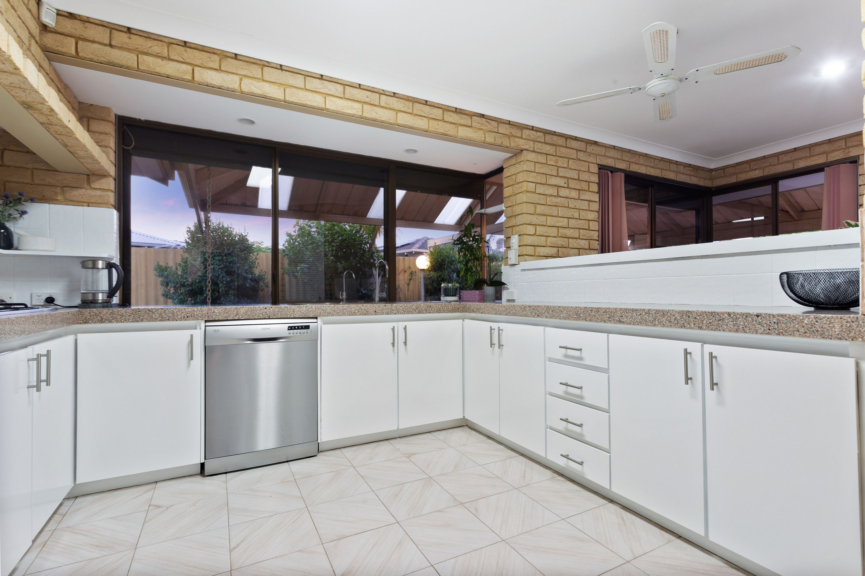 17 Bradbourne Drive, Carine - Thumbnail 6