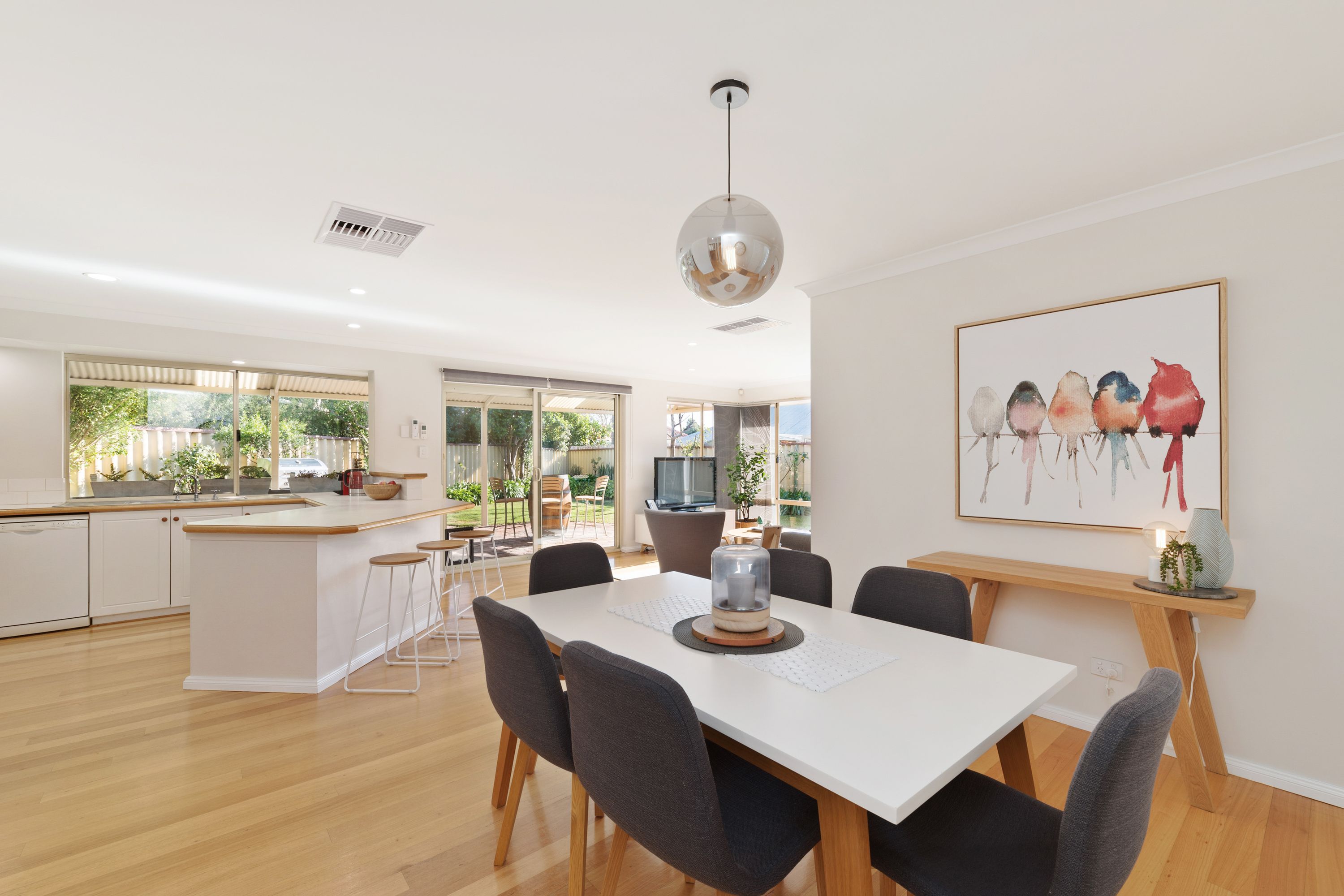 28 McGuigan Circle, Redcliffe - Thumbnail 4