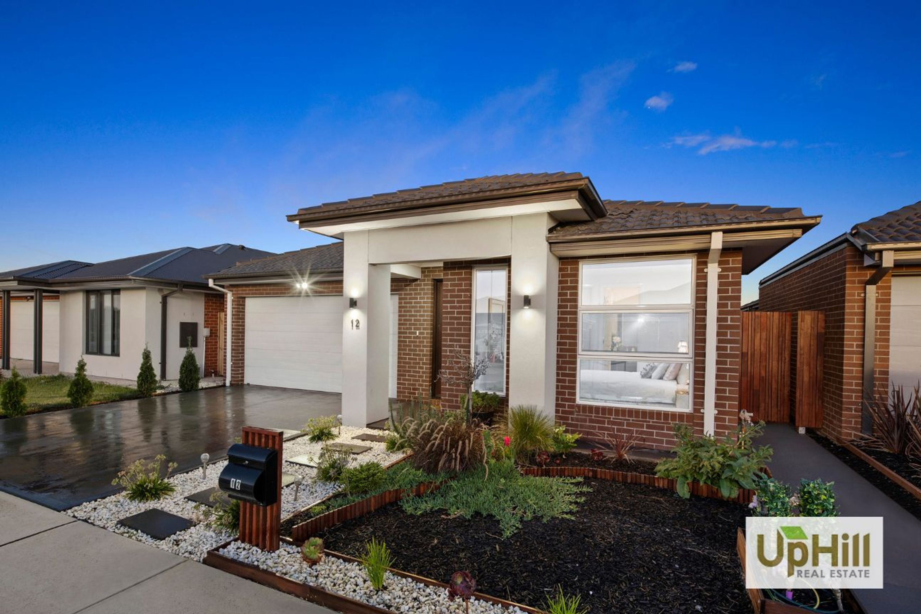 12 Liwen Street, Clyde North - Thumbnail 2