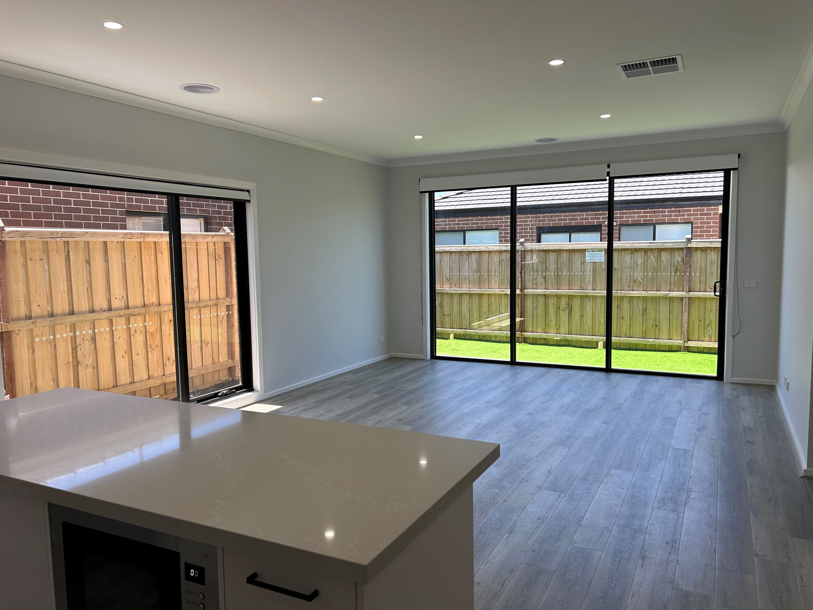 7 champion street, Clyde North - Thumbnail 4