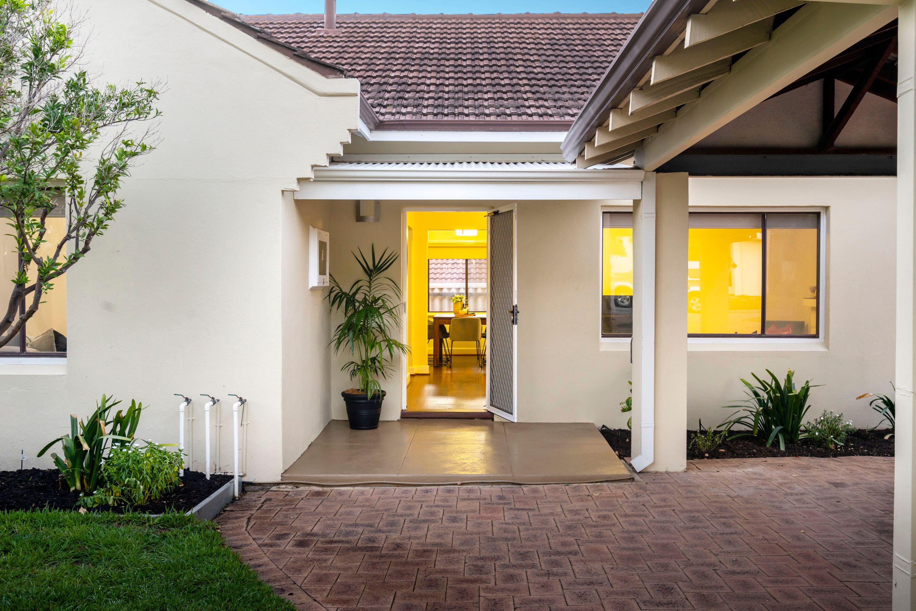 255 Grand Promenade, Scarborough - Thumbnail 2
