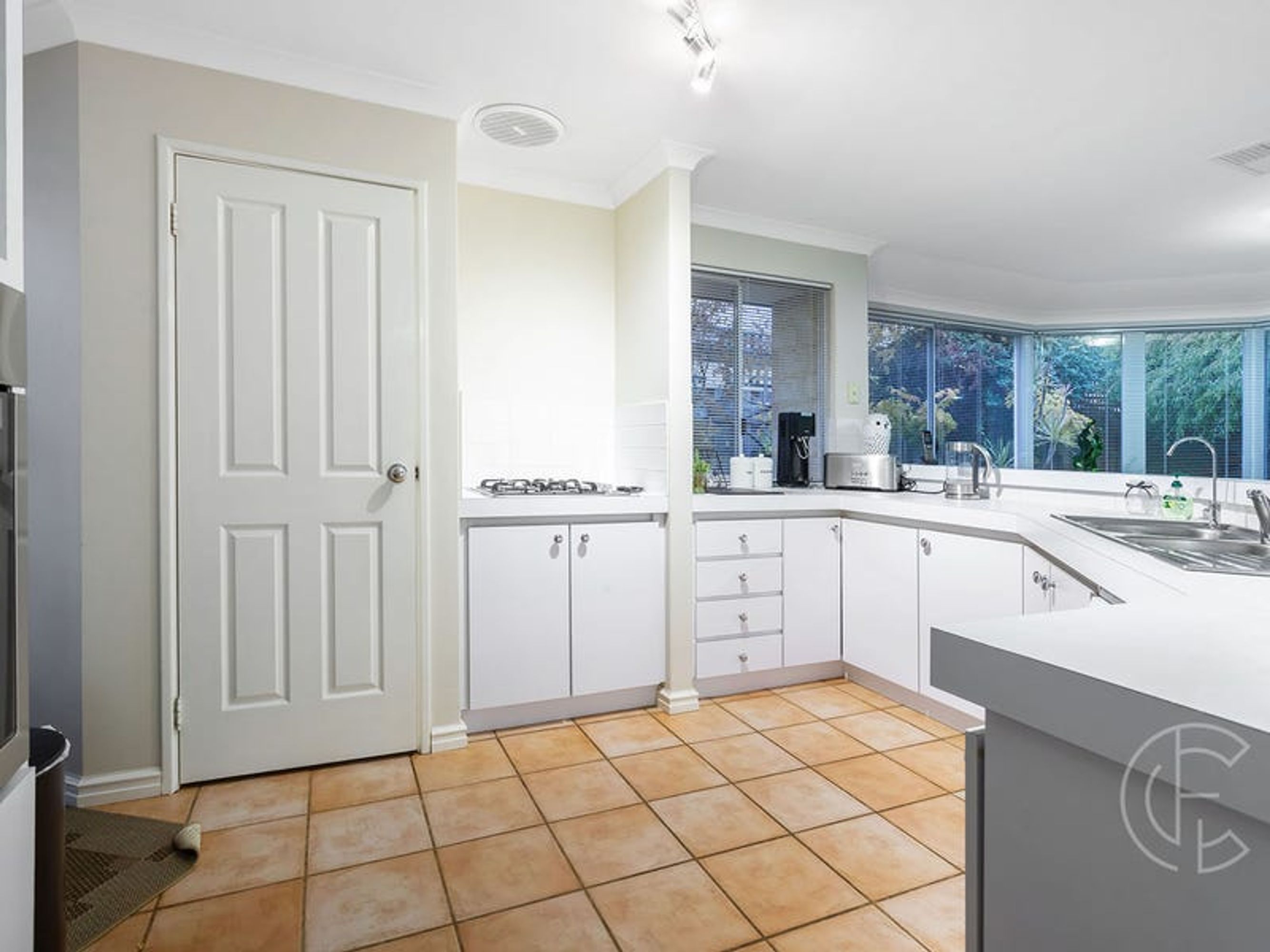 33 Honeyeater Circle, Wembley, WA 6014, Subiaco - Thumbnail 6