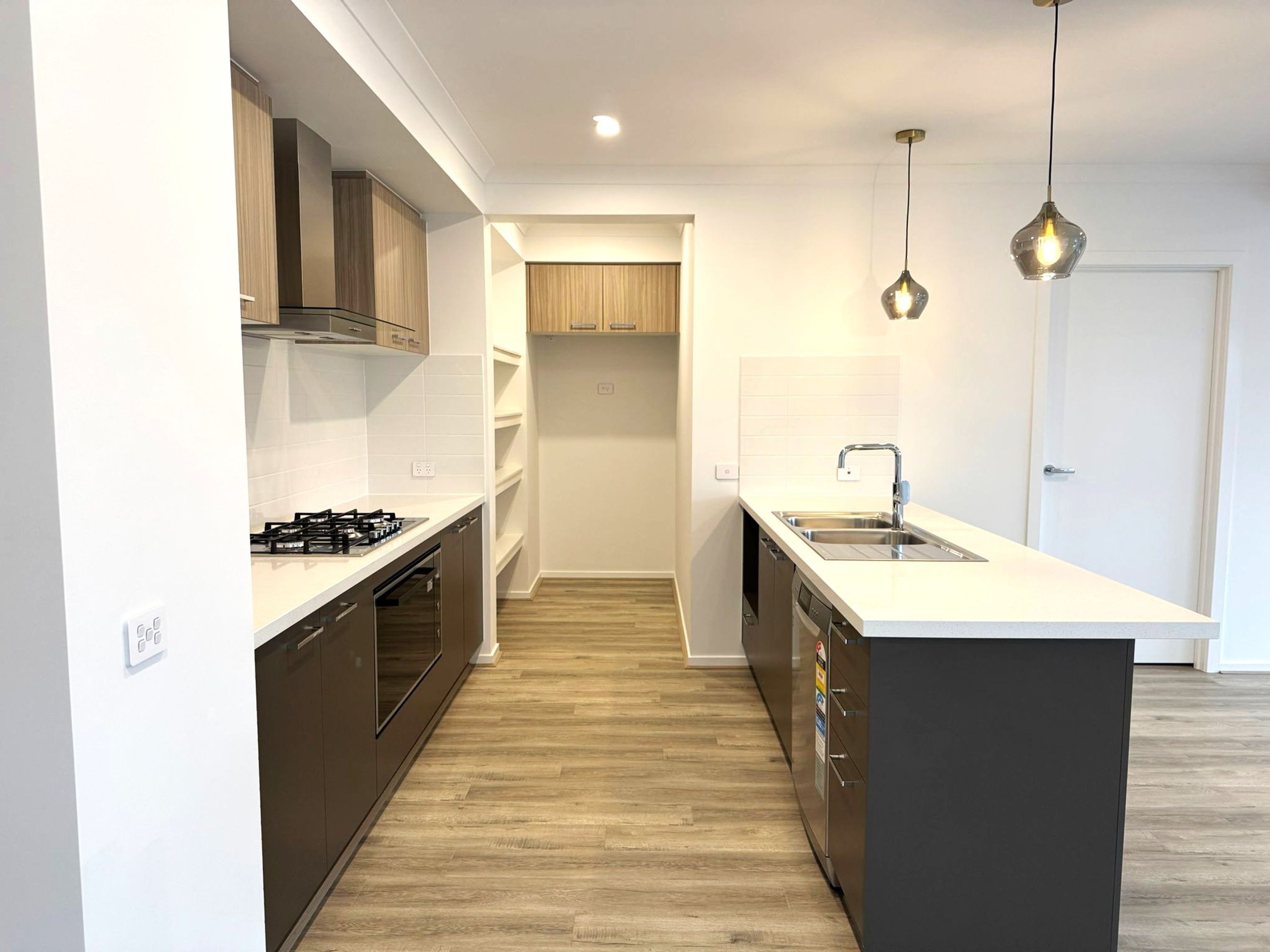 12 SHAKEAL WAY, Clyde North - Thumbnail 7