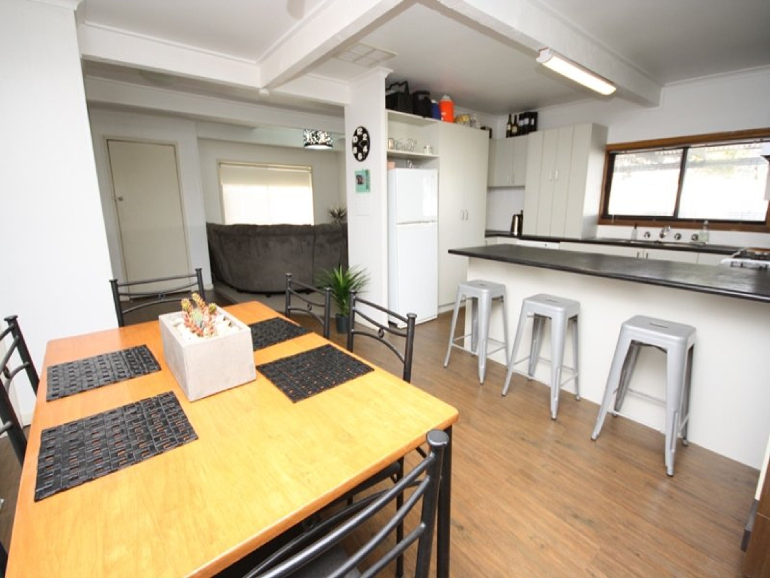 1 Valentine Avenue, Horsham VIC 3400, Horsham - Thumbnail 3