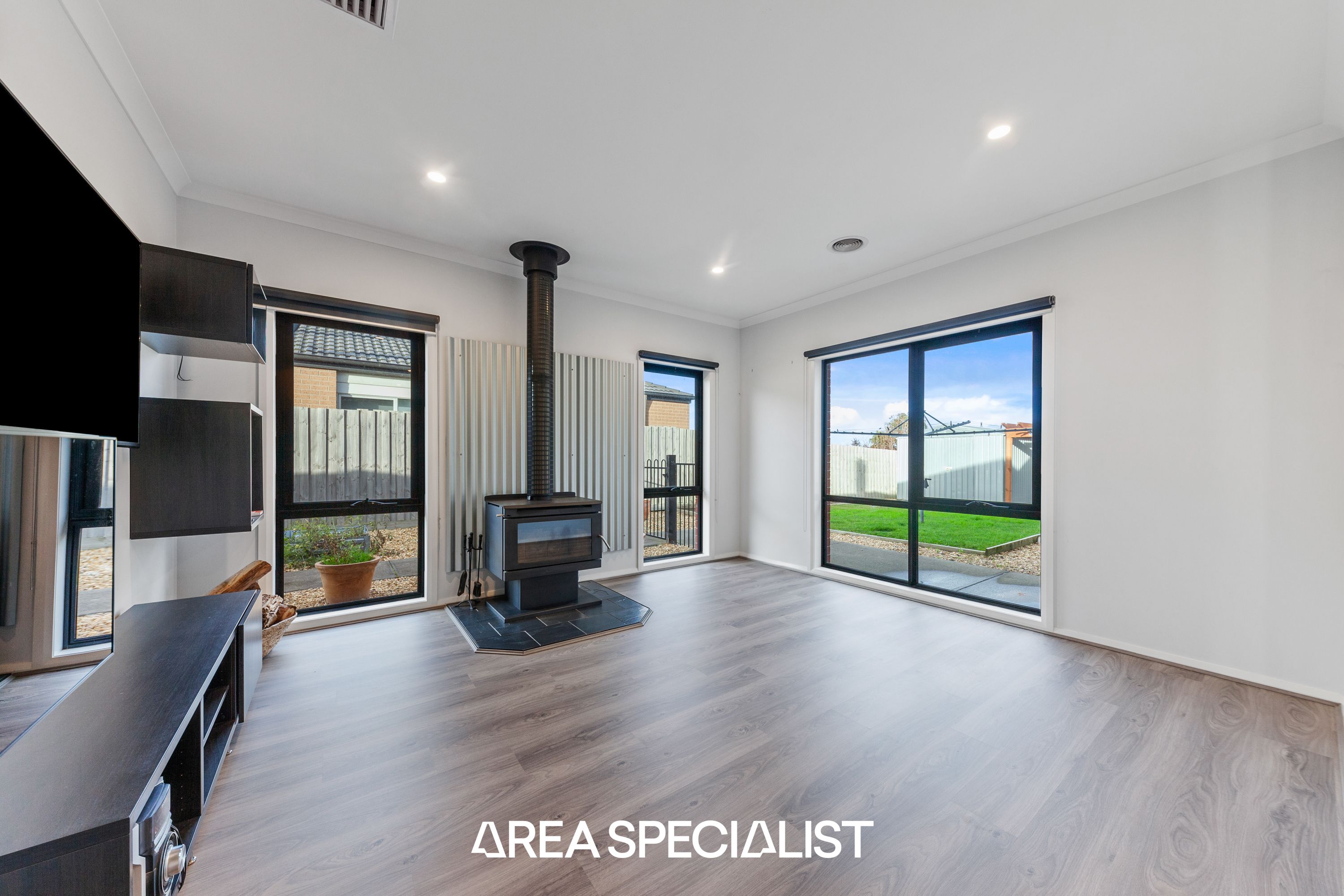 65 Diamond Drive, Koo Wee Rup - Thumbnail 3