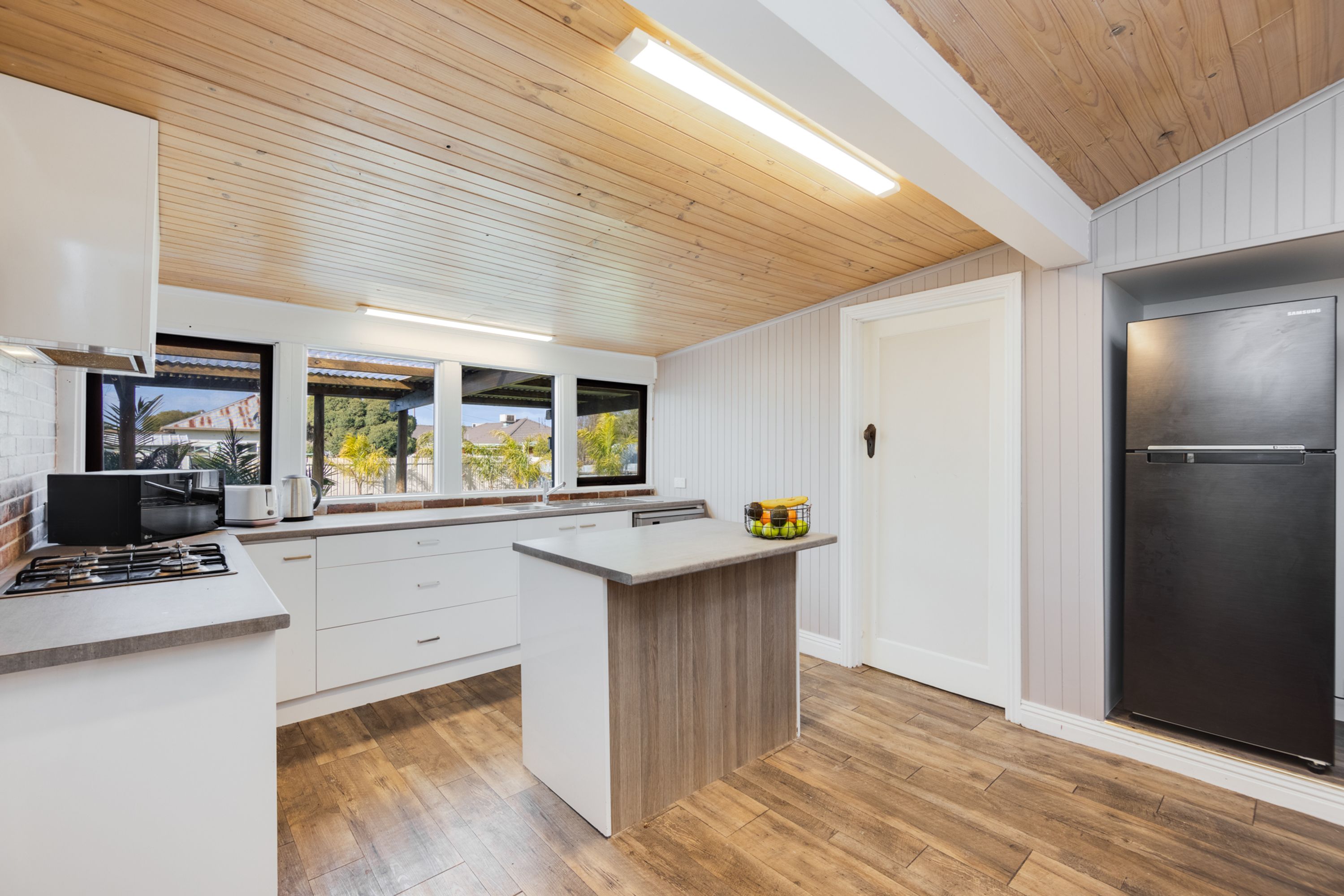 12 Valentine Avenue, Horsham VIC 3400, Horsham - Thumbnail 3