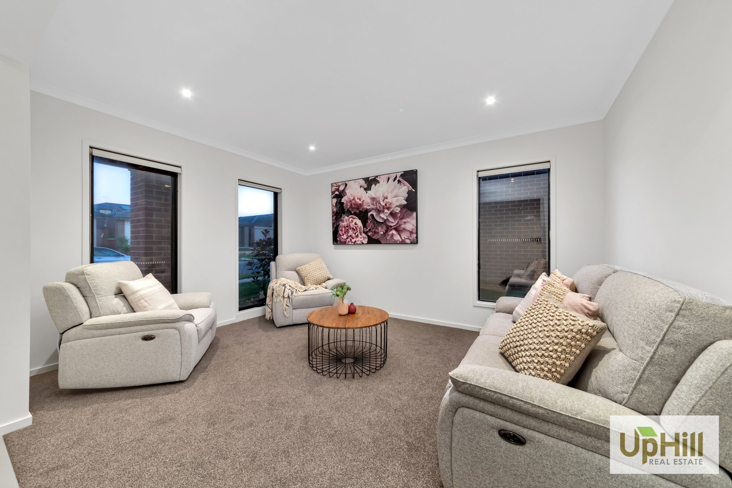 21 Sloane Drive, Clyde North - Thumbnail 2