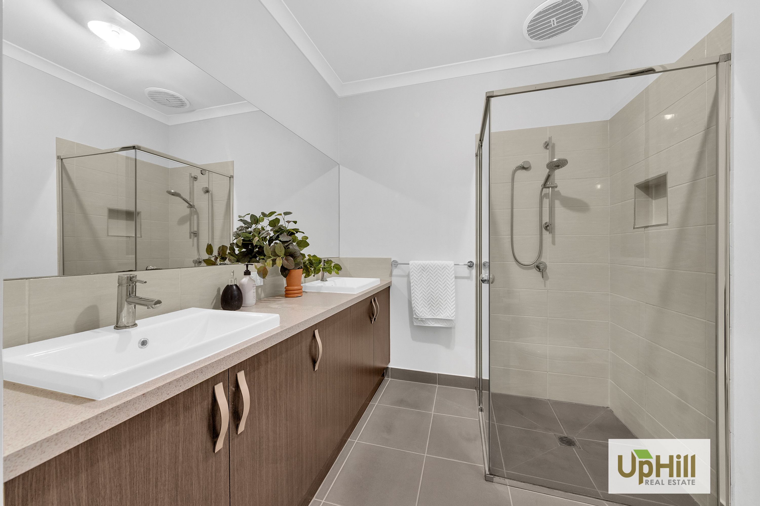 8 Fairlane Court, Cranbourne East - Thumbnail 4