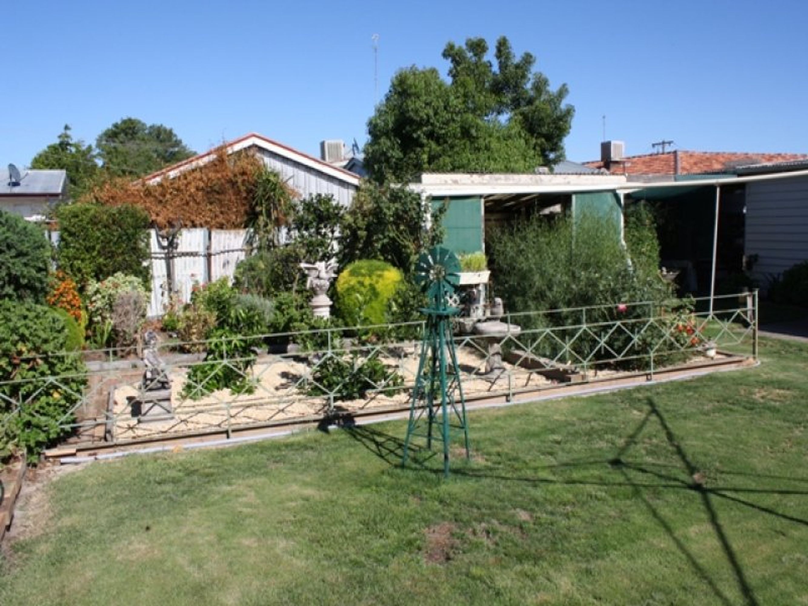 16 Iris Street, Horsham VIC 3400, Horsham - Thumbnail 2