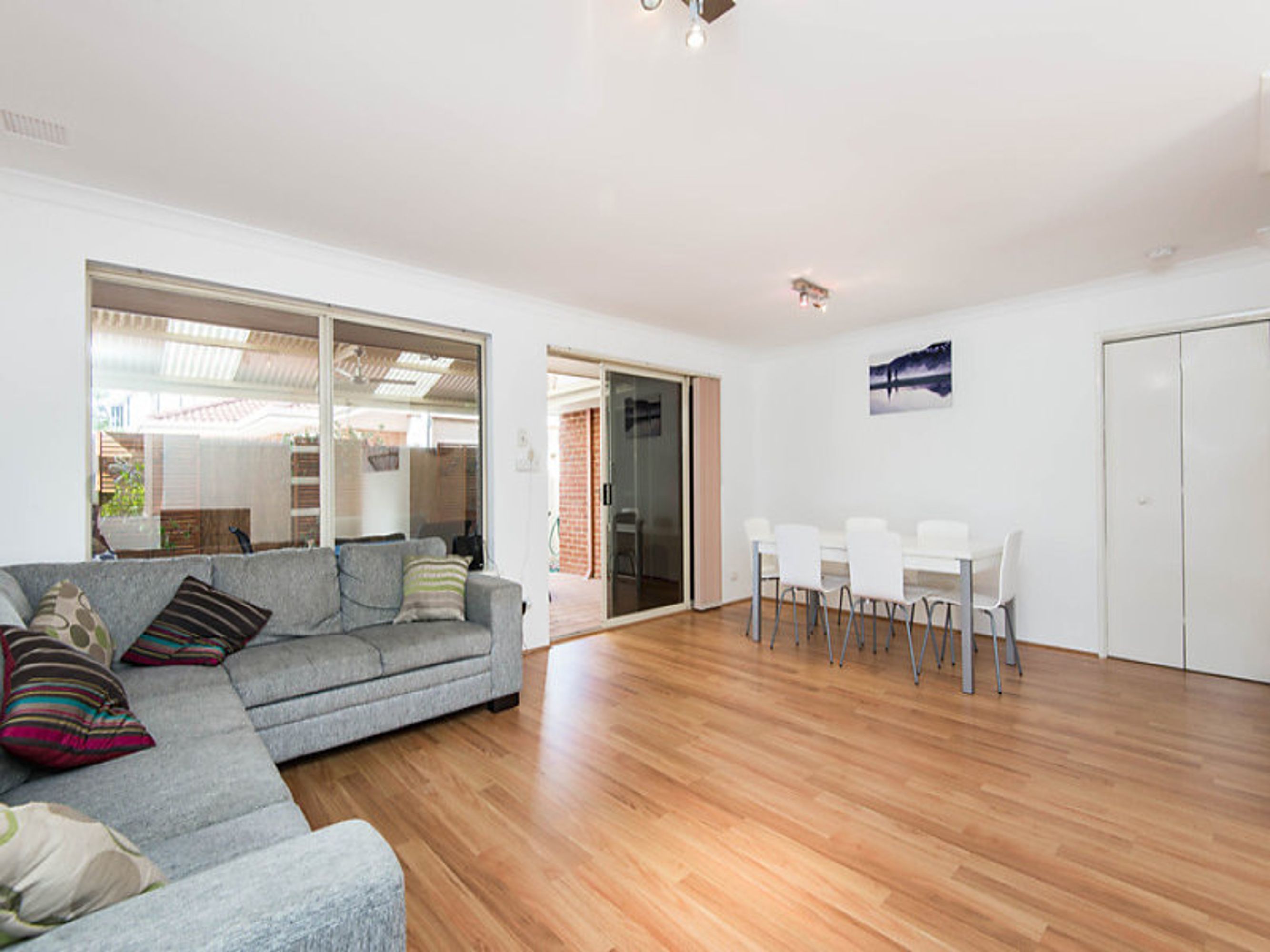 2/2/63 Langley Crescent, Innaloo - Thumbnail 2