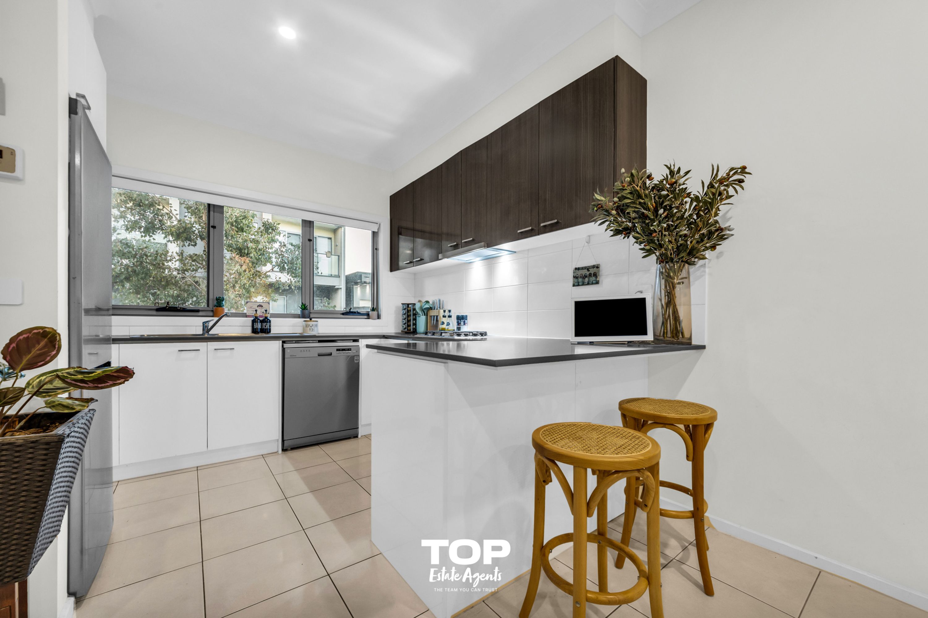 11 Topal Drive, Officer - Thumbnail 8