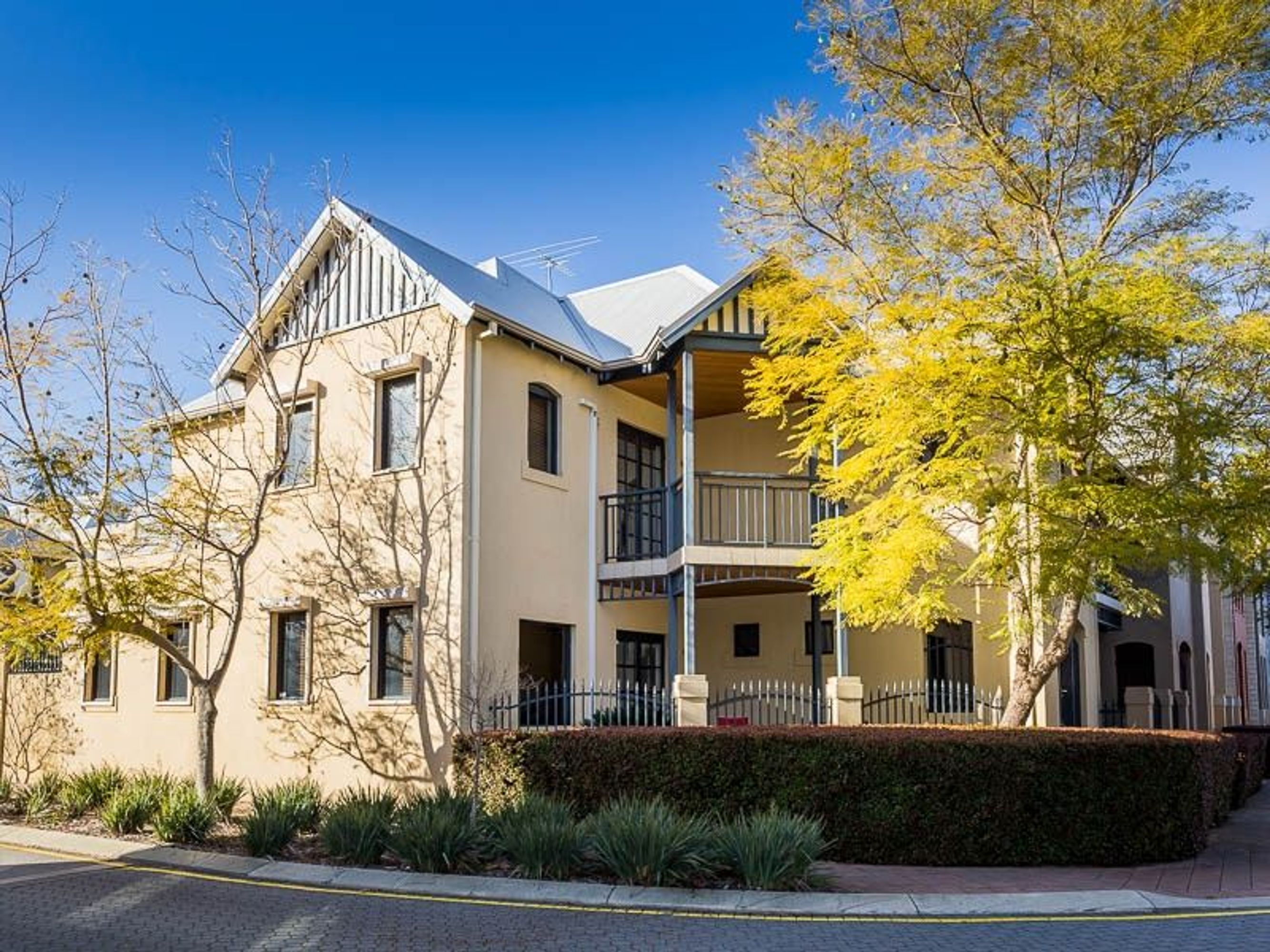 28 Mere View Way