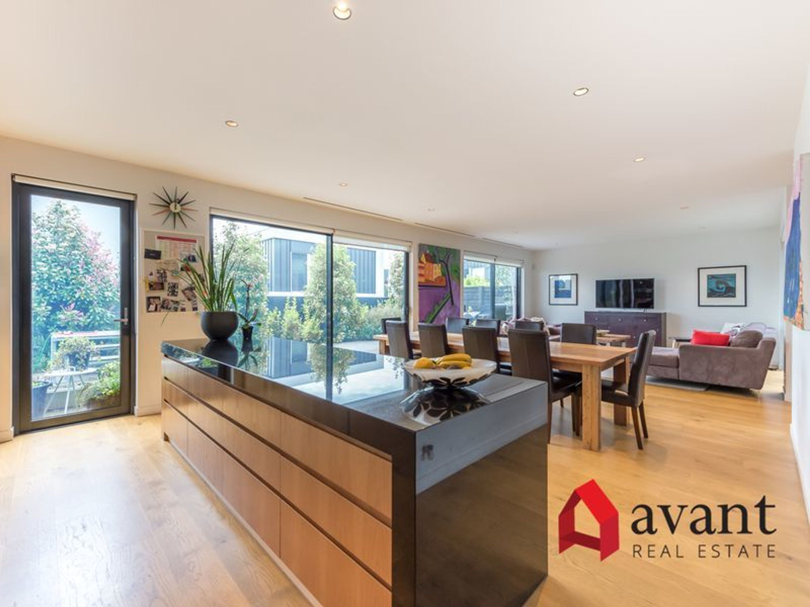 8 Lower Drive North, Kew - Thumbnail 3