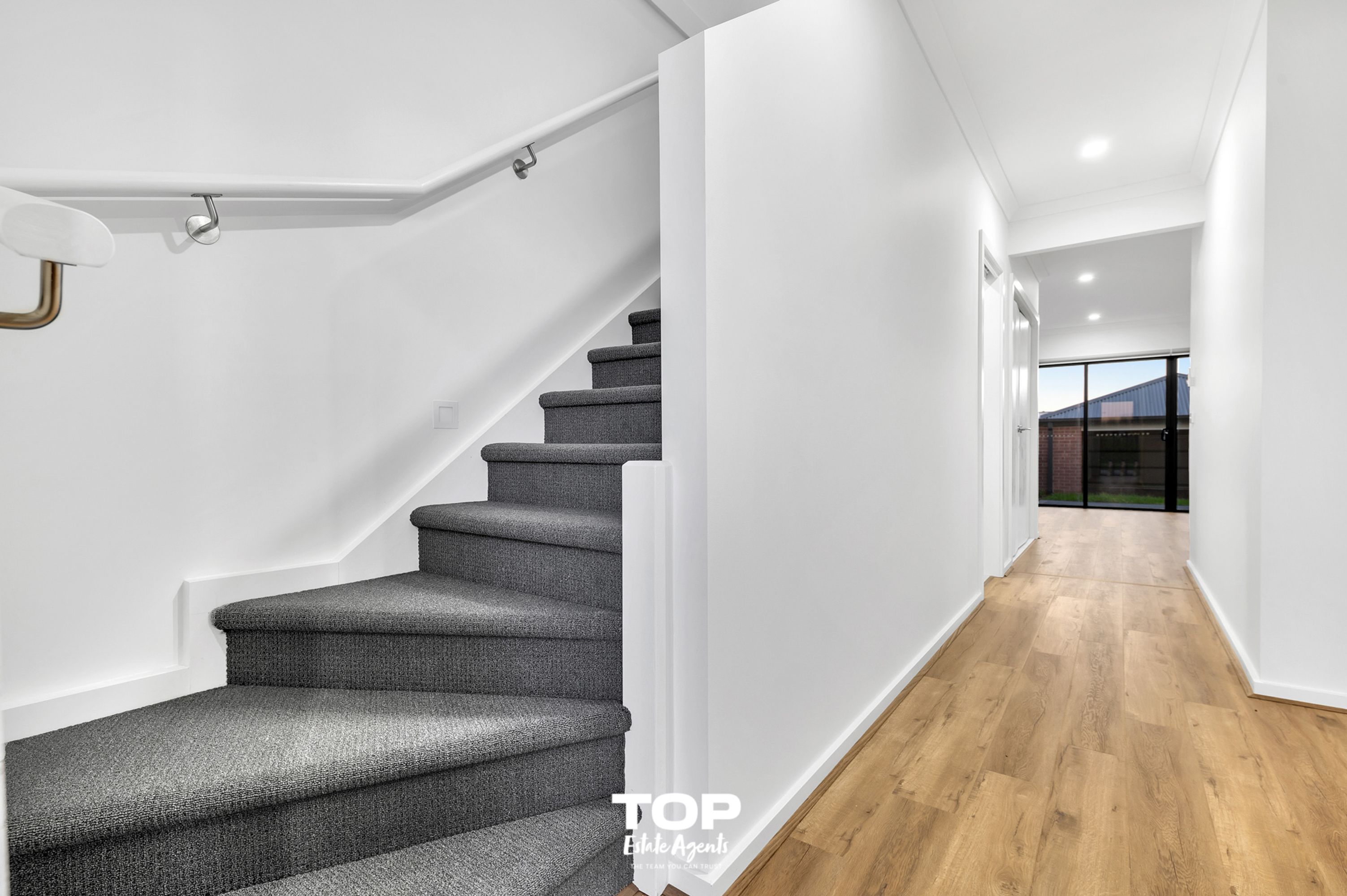 11 Croft Drive, Clyde North - Thumbnail 4