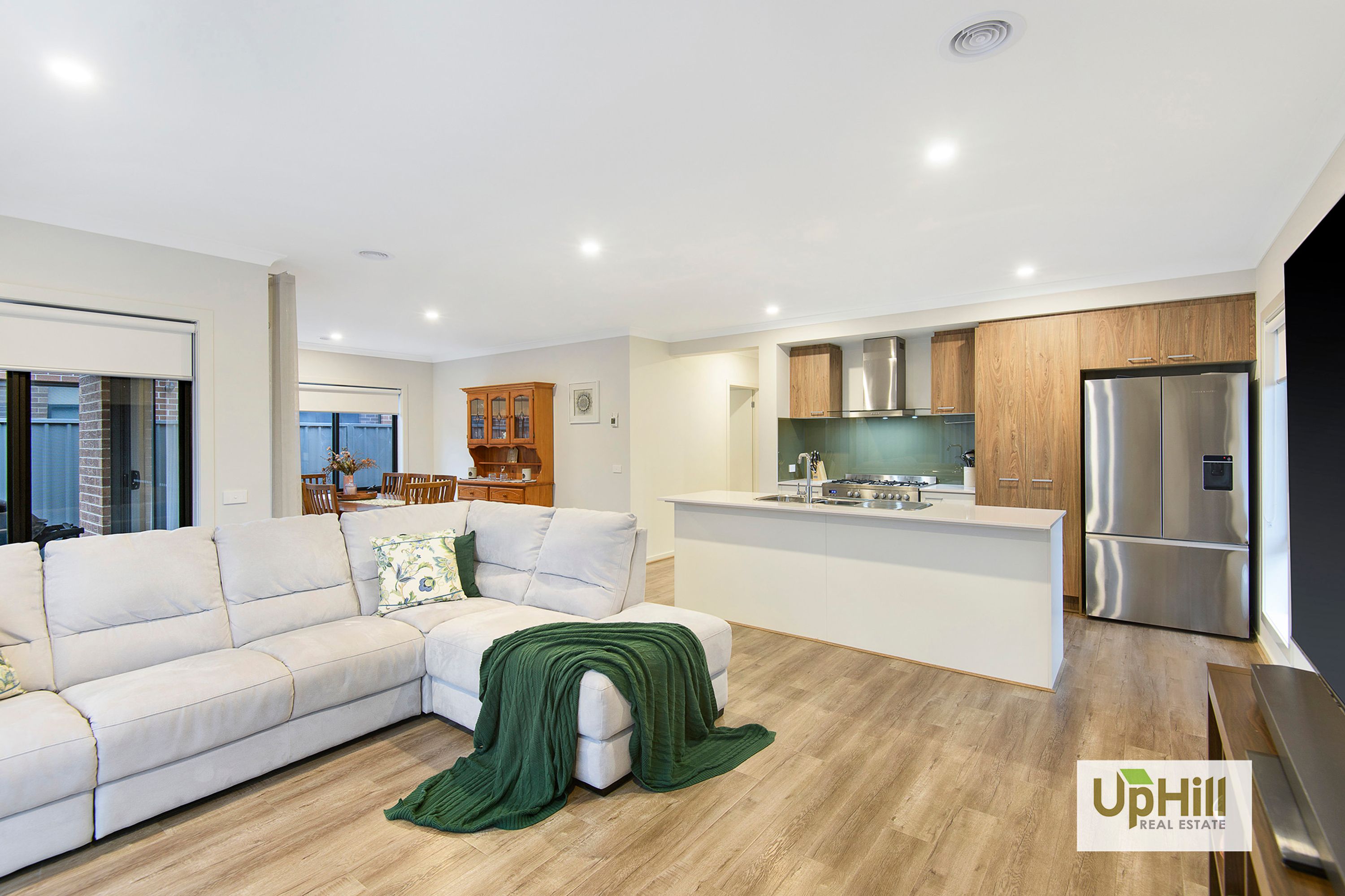 15 Carnelian Circuit, Clyde North - Thumbnail 4