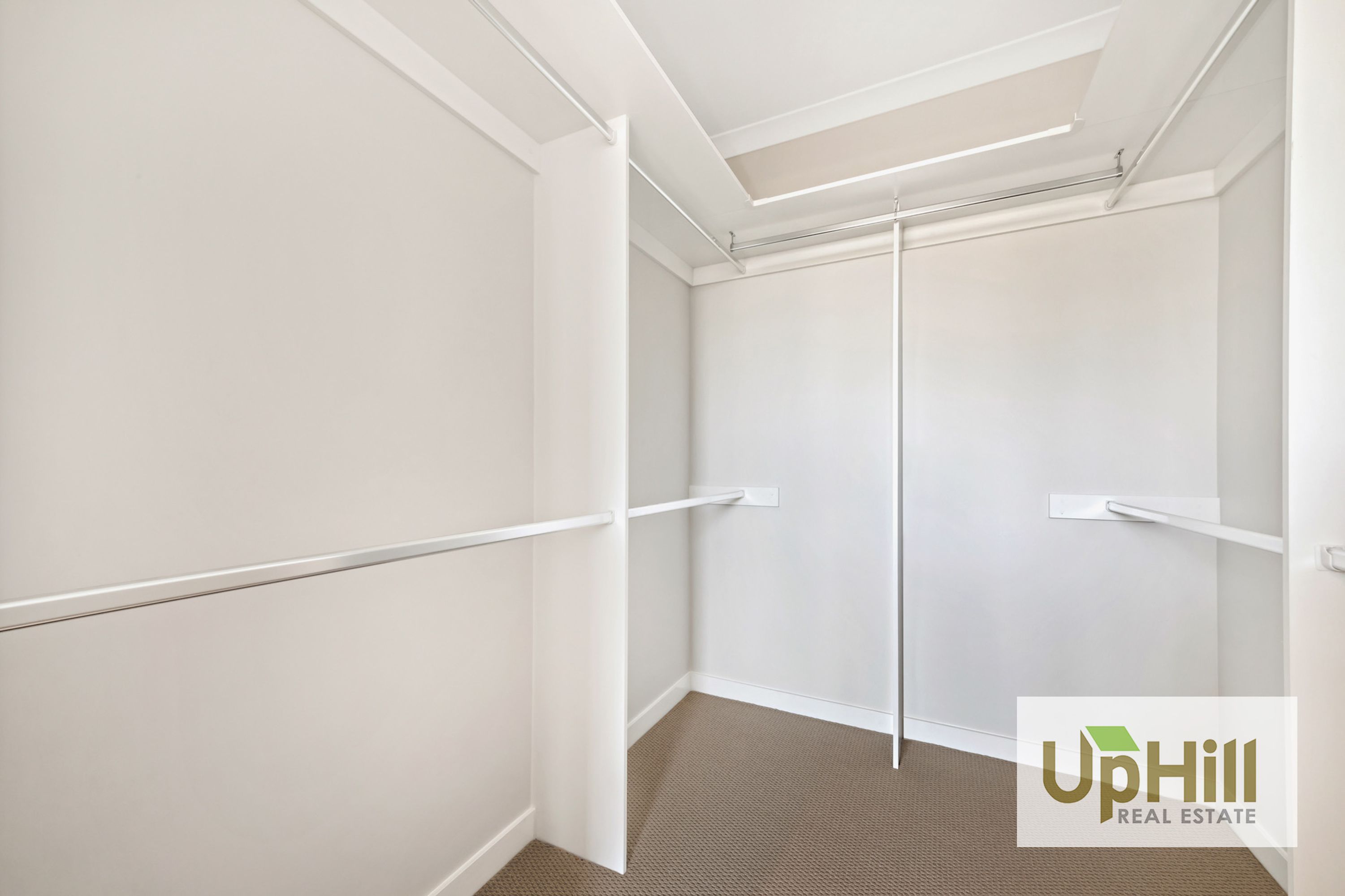 47 GRANDSTAND CRESCENT, Clyde North - Thumbnail 6