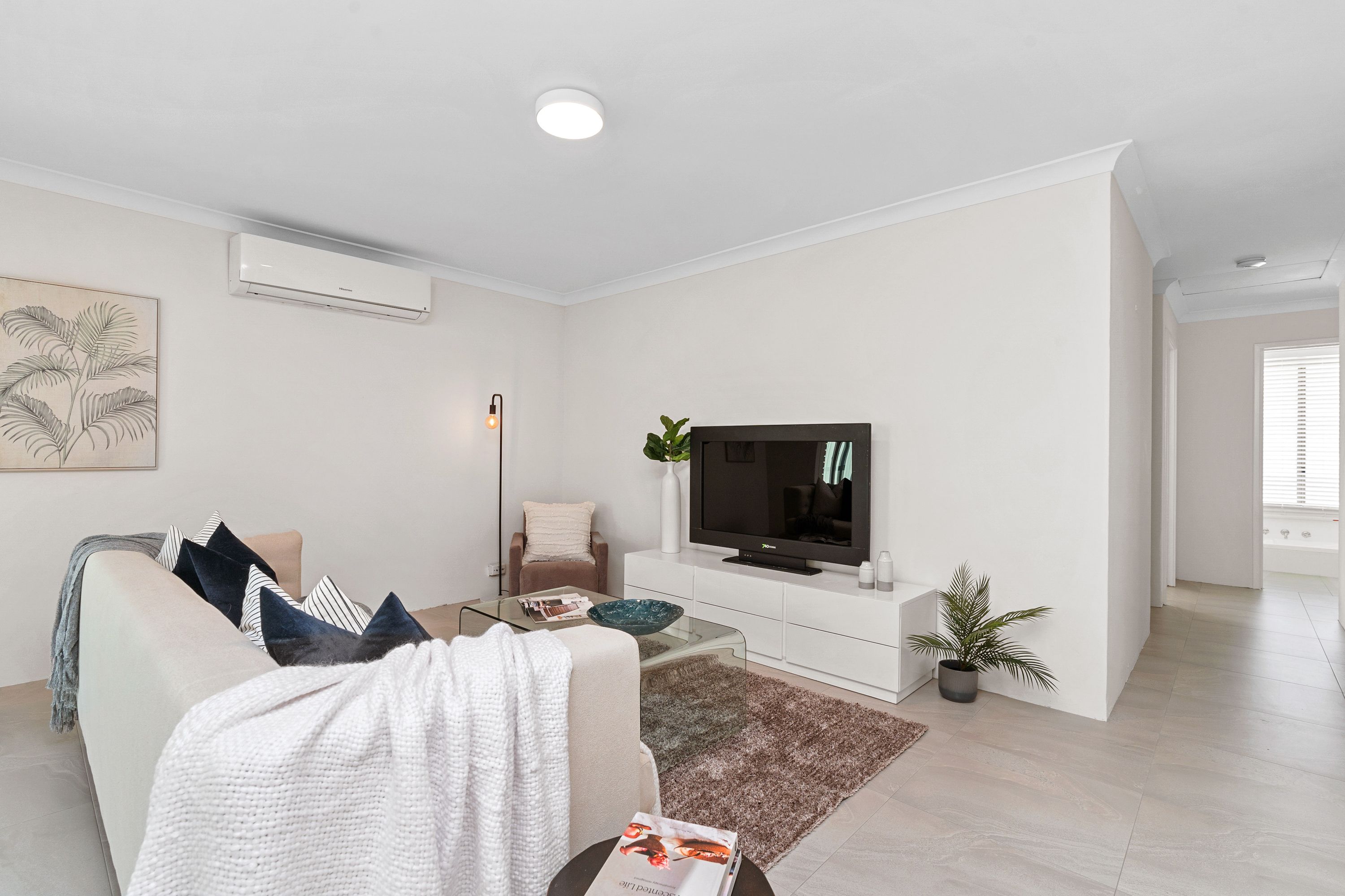 50 Forest Lakes Drive, Thornlie - Thumbnail 2