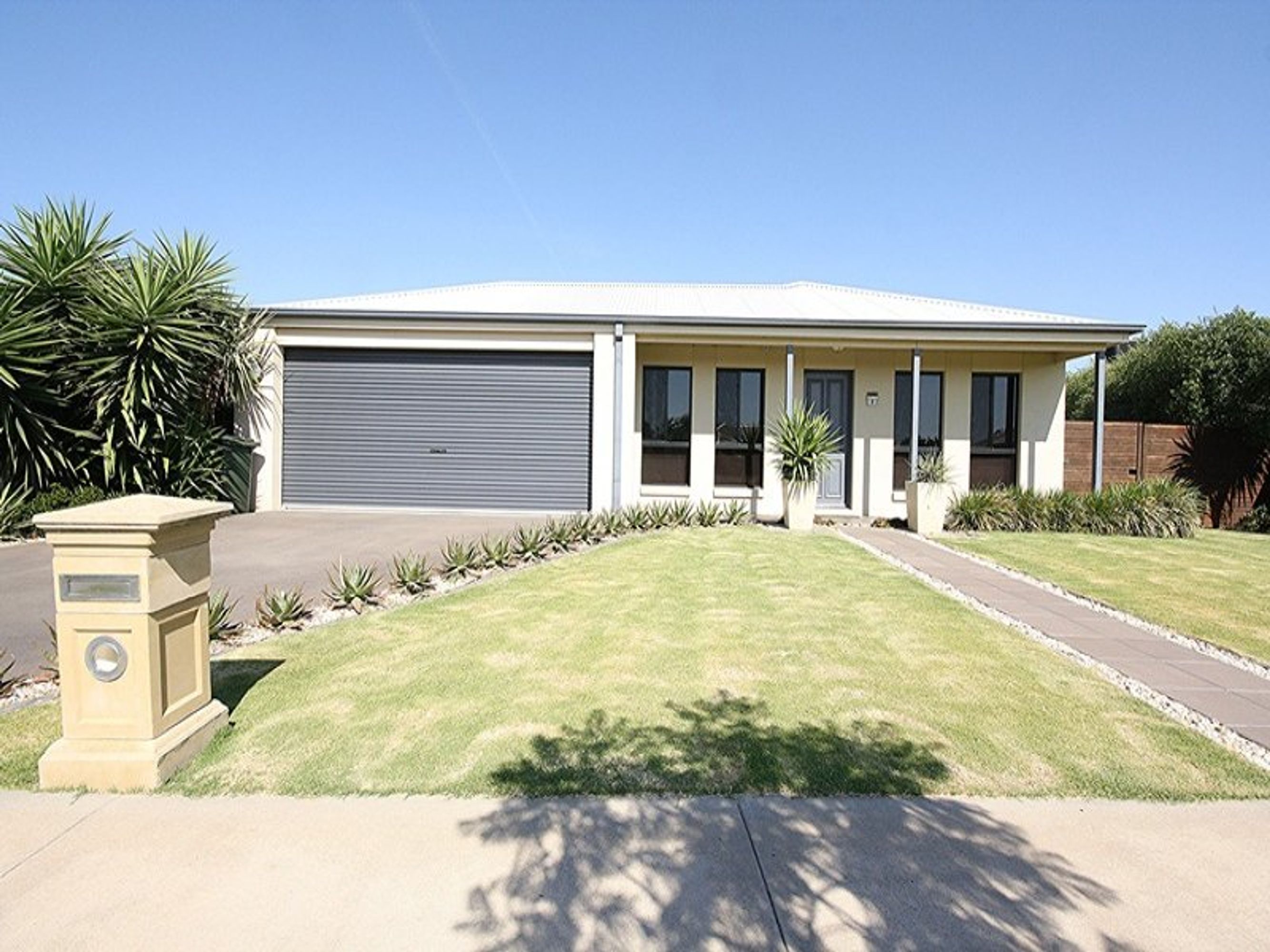 9 Burnlea Drive, Horsham VIC 3400