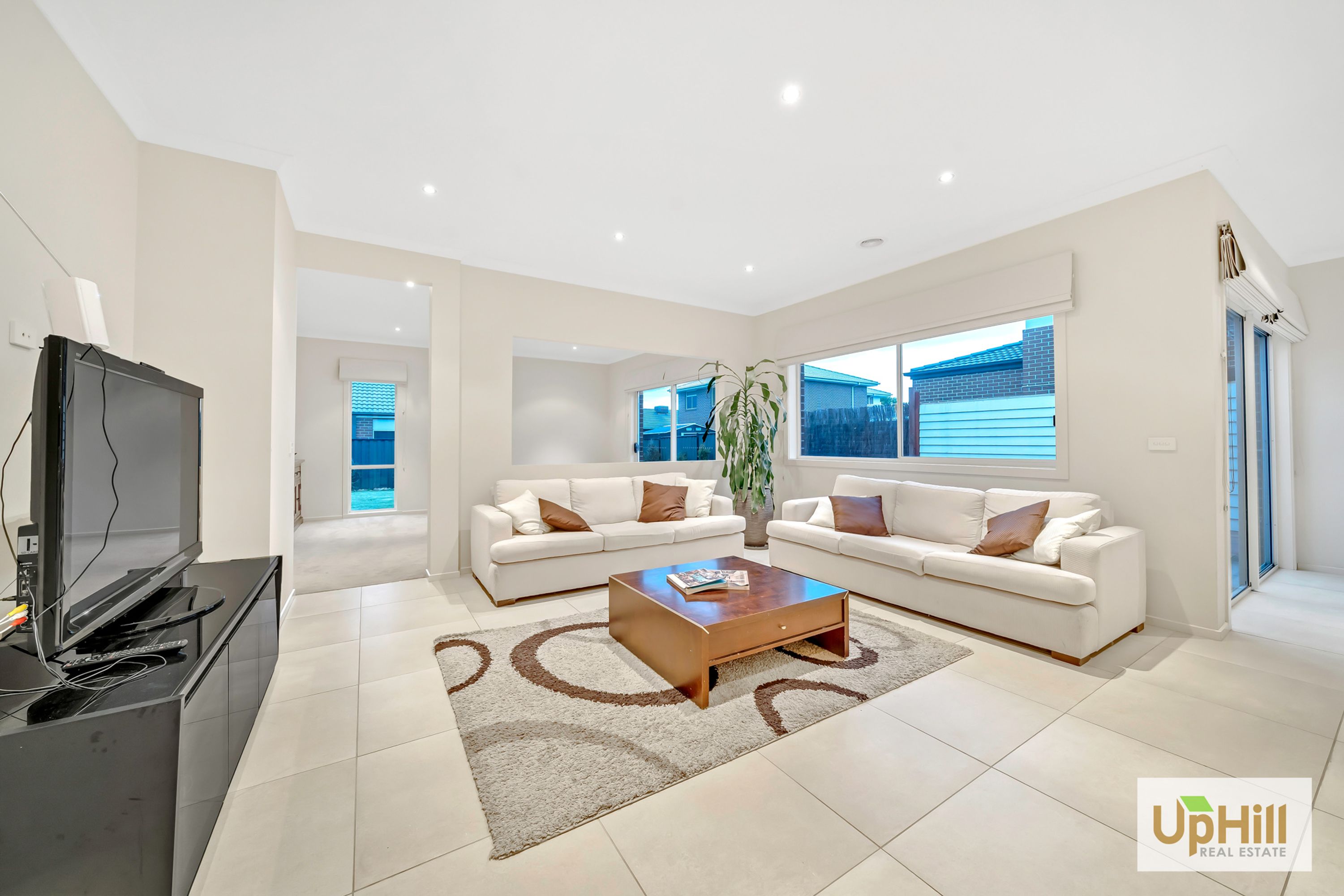 3 SHIRE WALK, Clyde North - Thumbnail 8