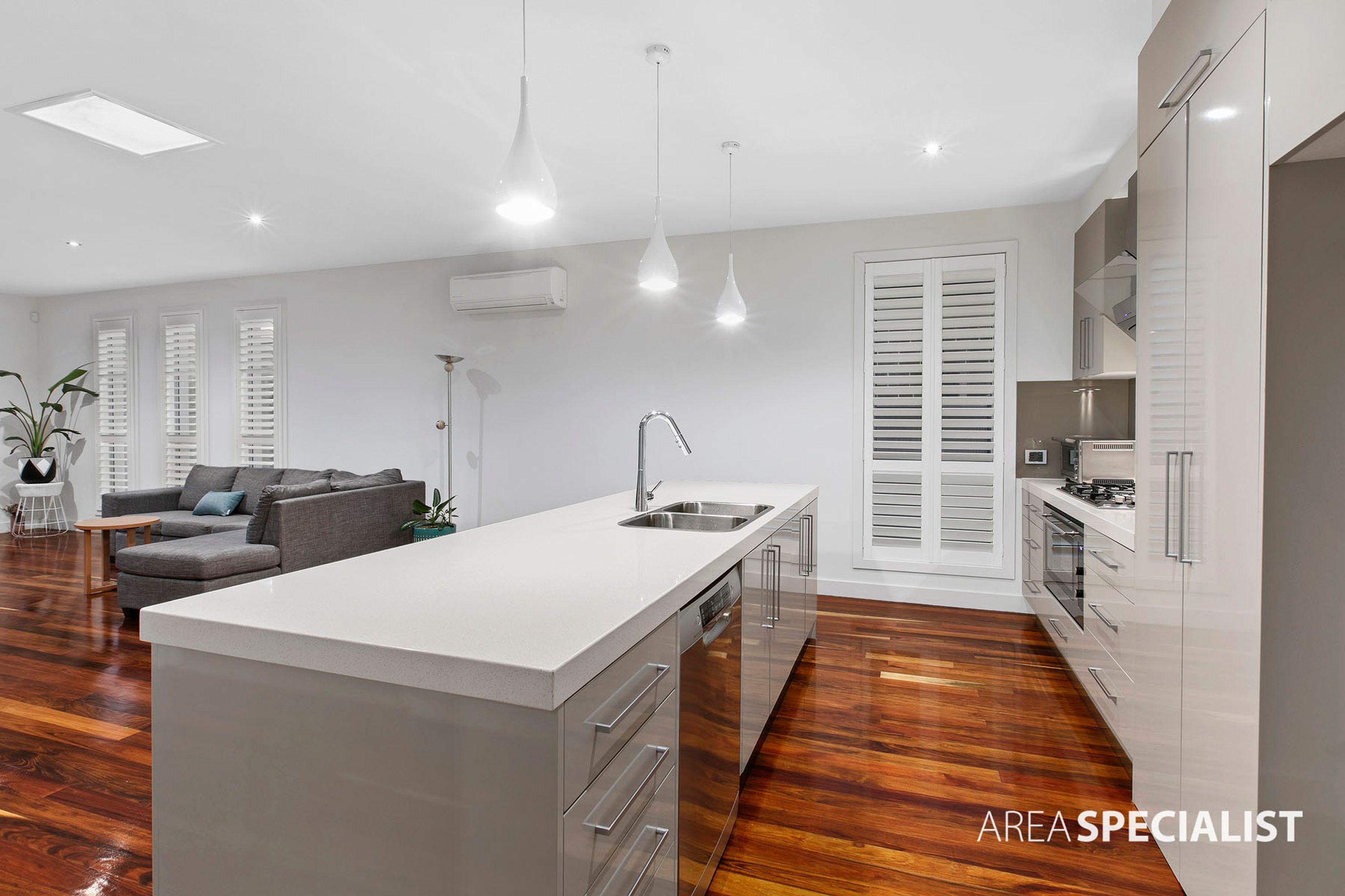 28 Woodward Way, Caroline Springs VIC 3023, Caroline Springs - Thumbnail 3