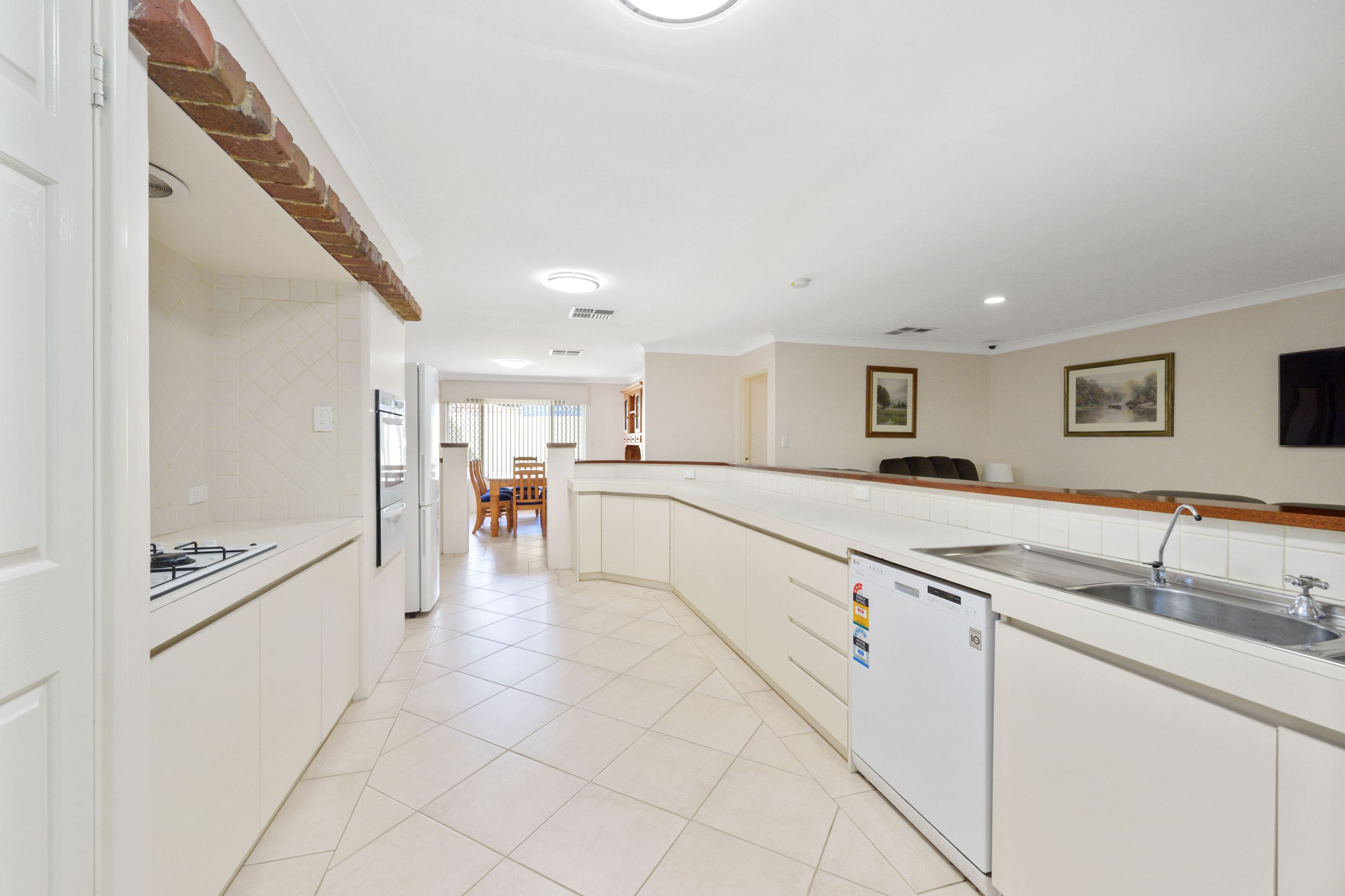 76 Trappers Drive, Woodvale - Thumbnail 8