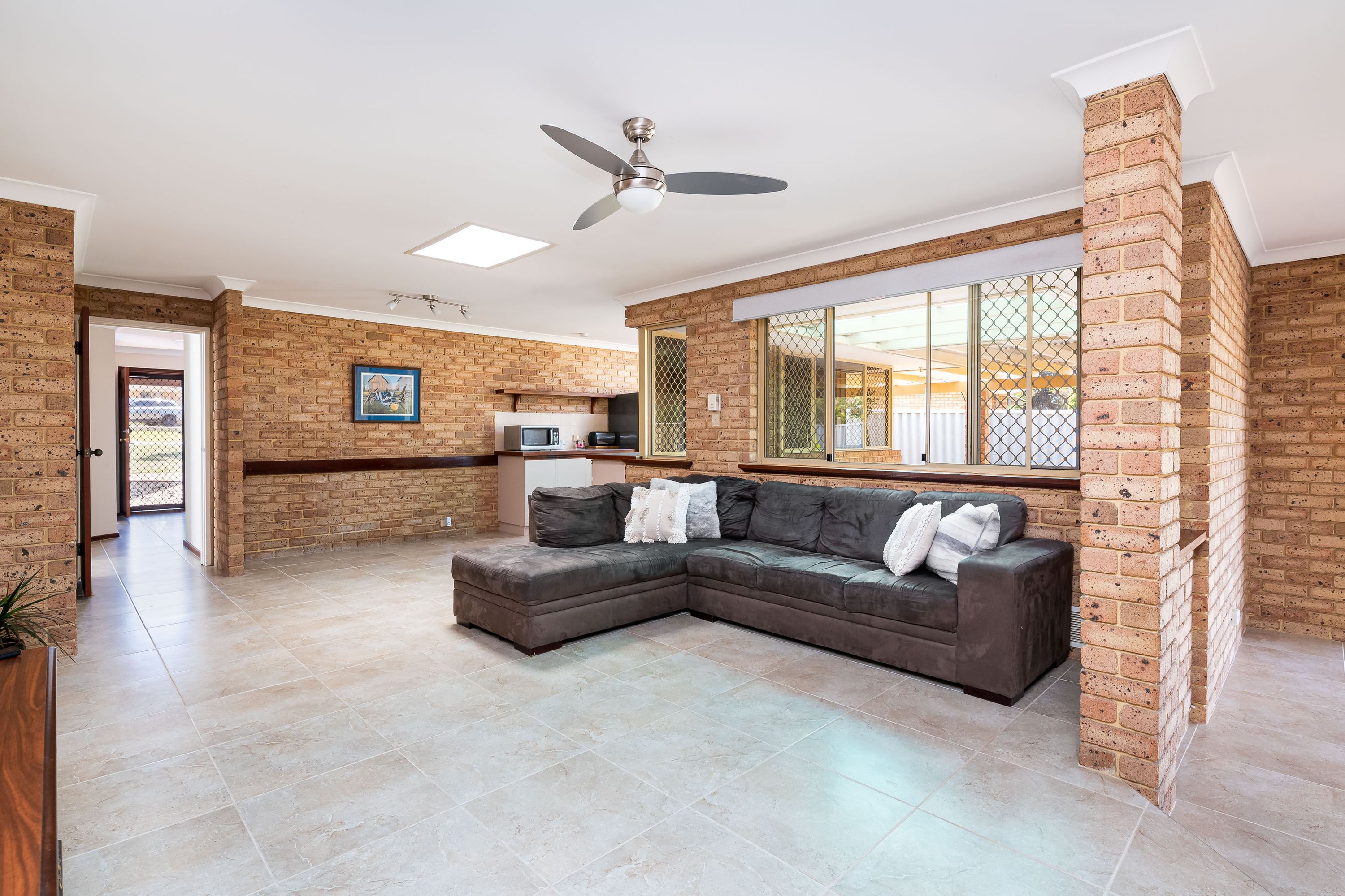 9 Chadwin Place, Padbury - Thumbnail 4