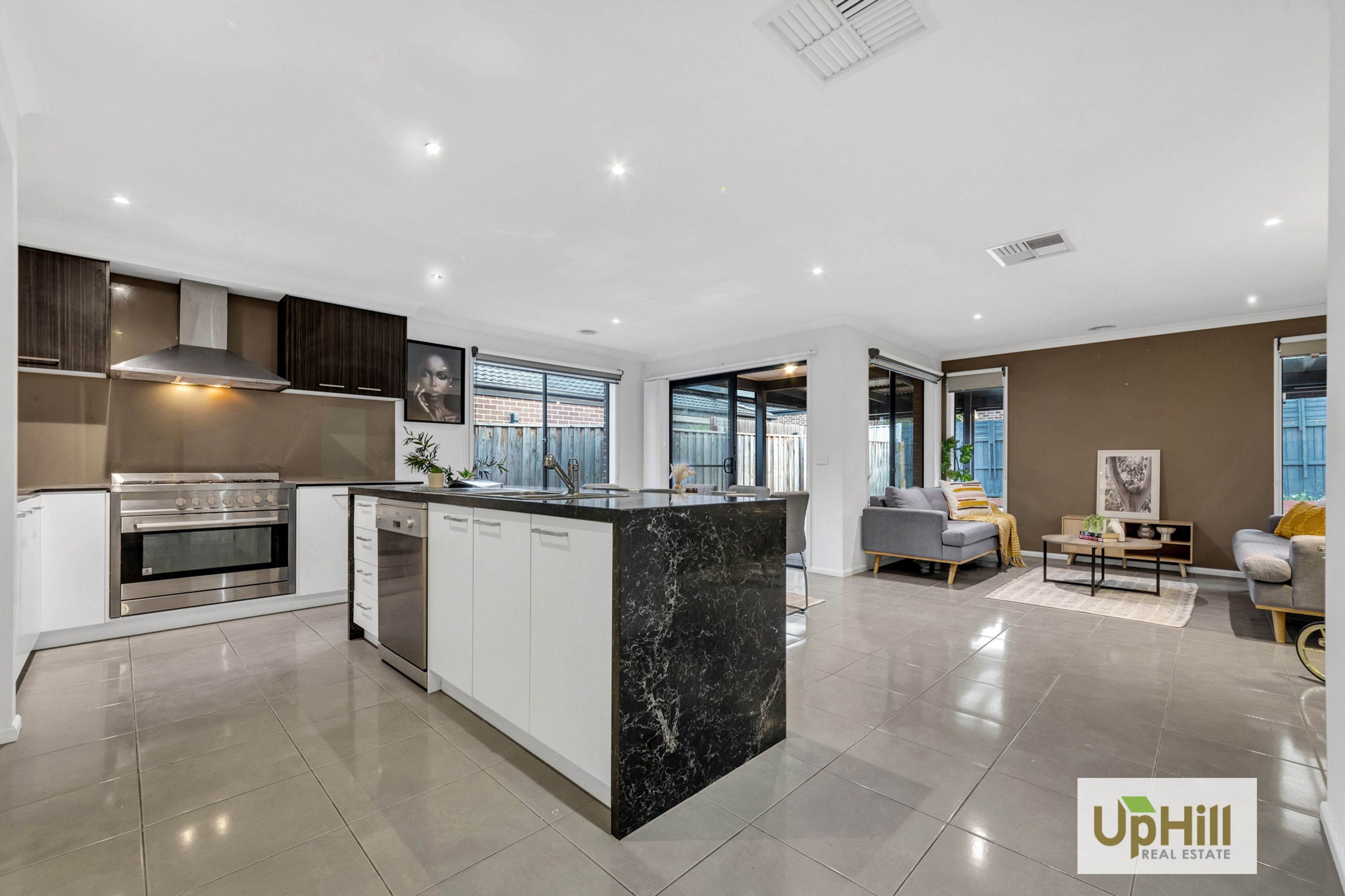 37 Mernoo Avenue, Clyde North - Thumbnail 8