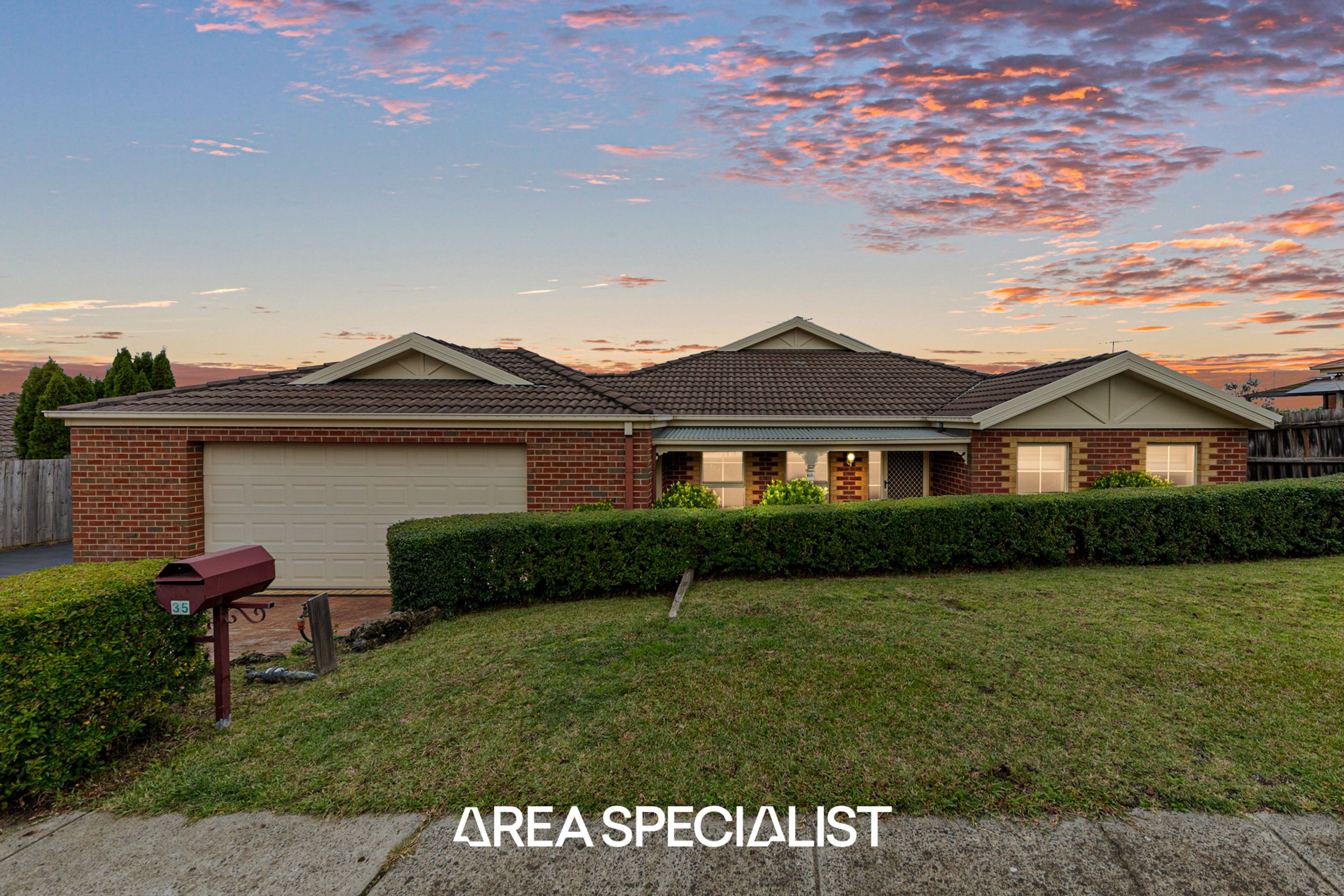 35 Adrian Drive, Pakenham - Thumbnail 2