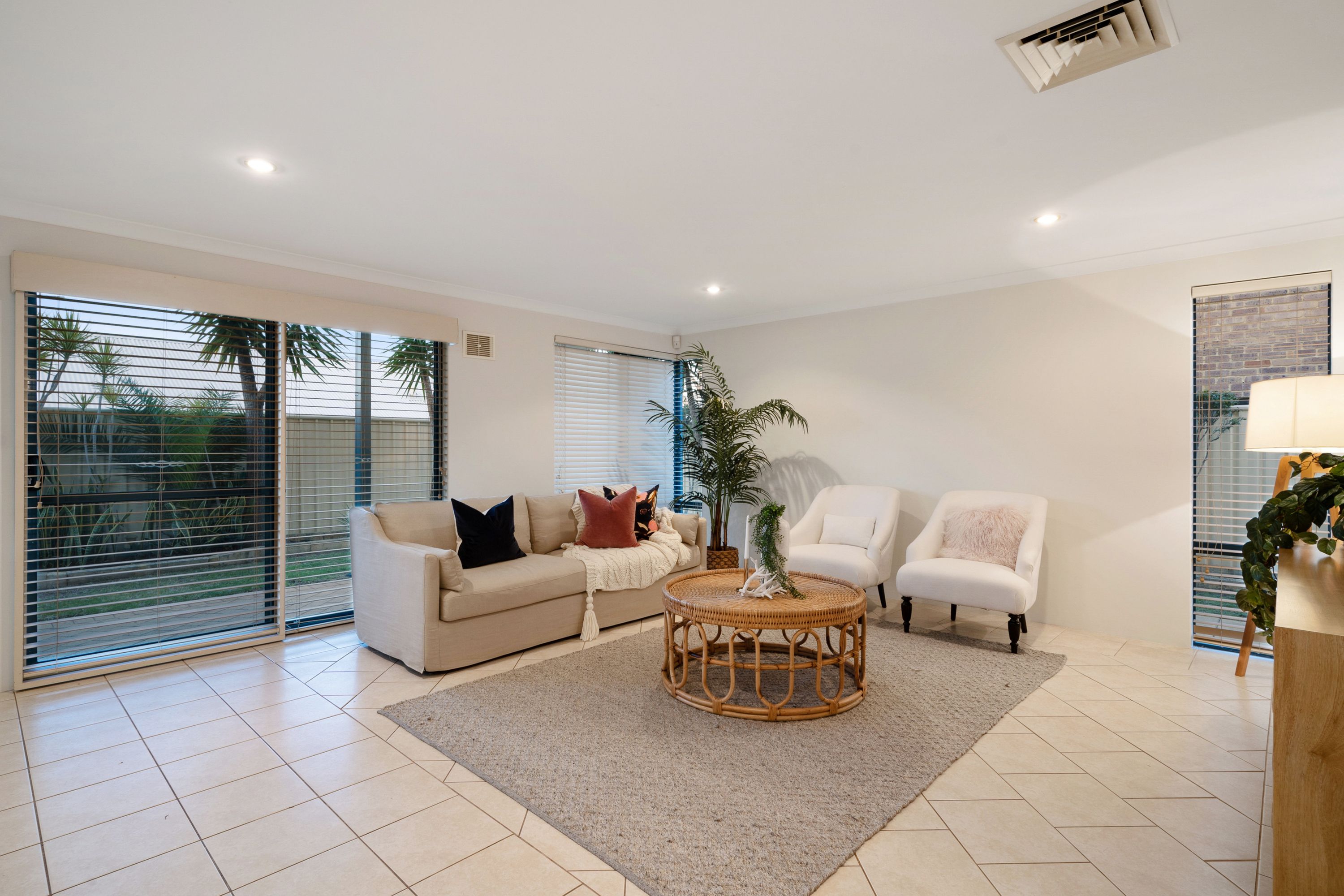 391 North Beach Road, Carine - Thumbnail 4