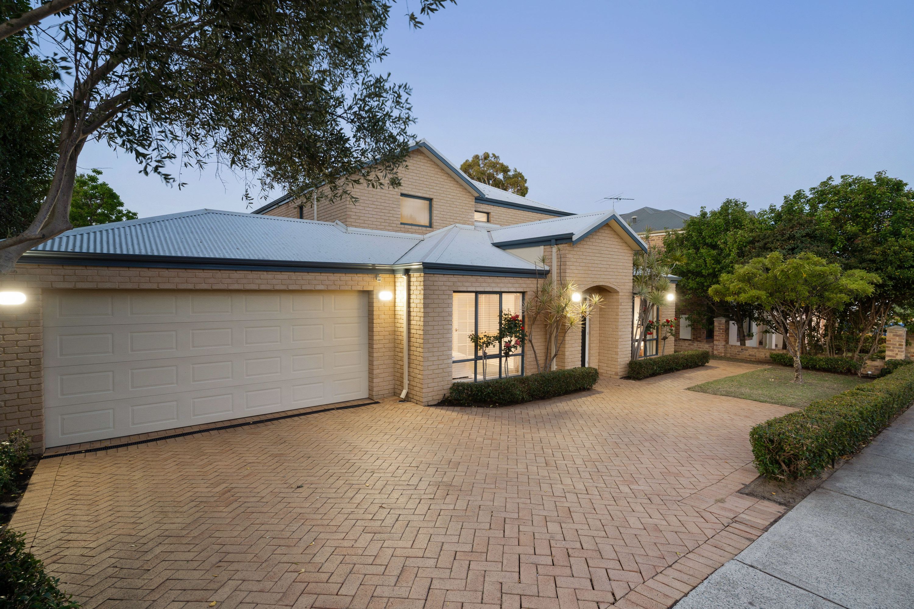 391 North Beach Road, Carine - Thumbnail 2