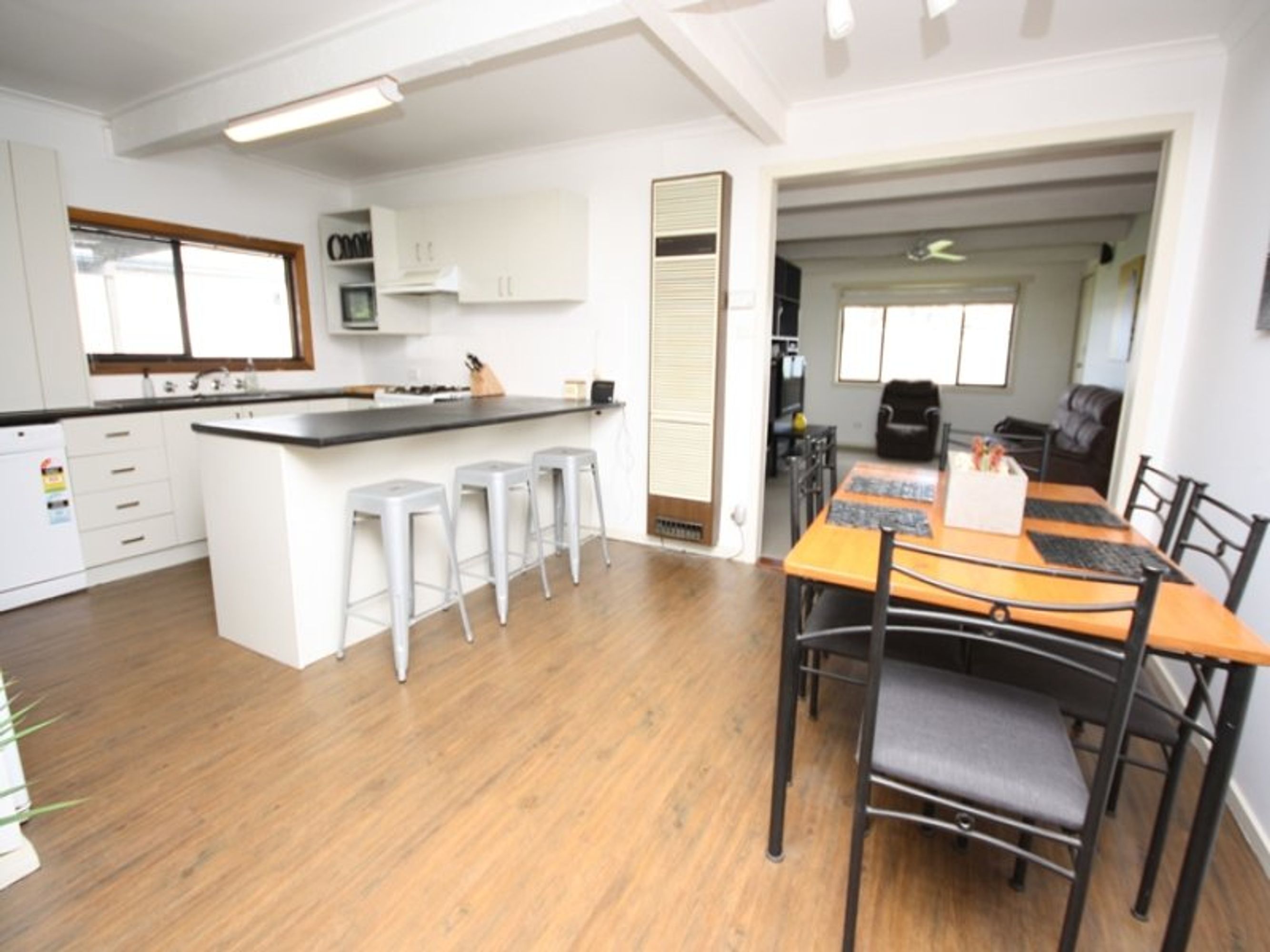 1 Valentine Avenue, Horsham VIC 3400, Horsham - Thumbnail 2