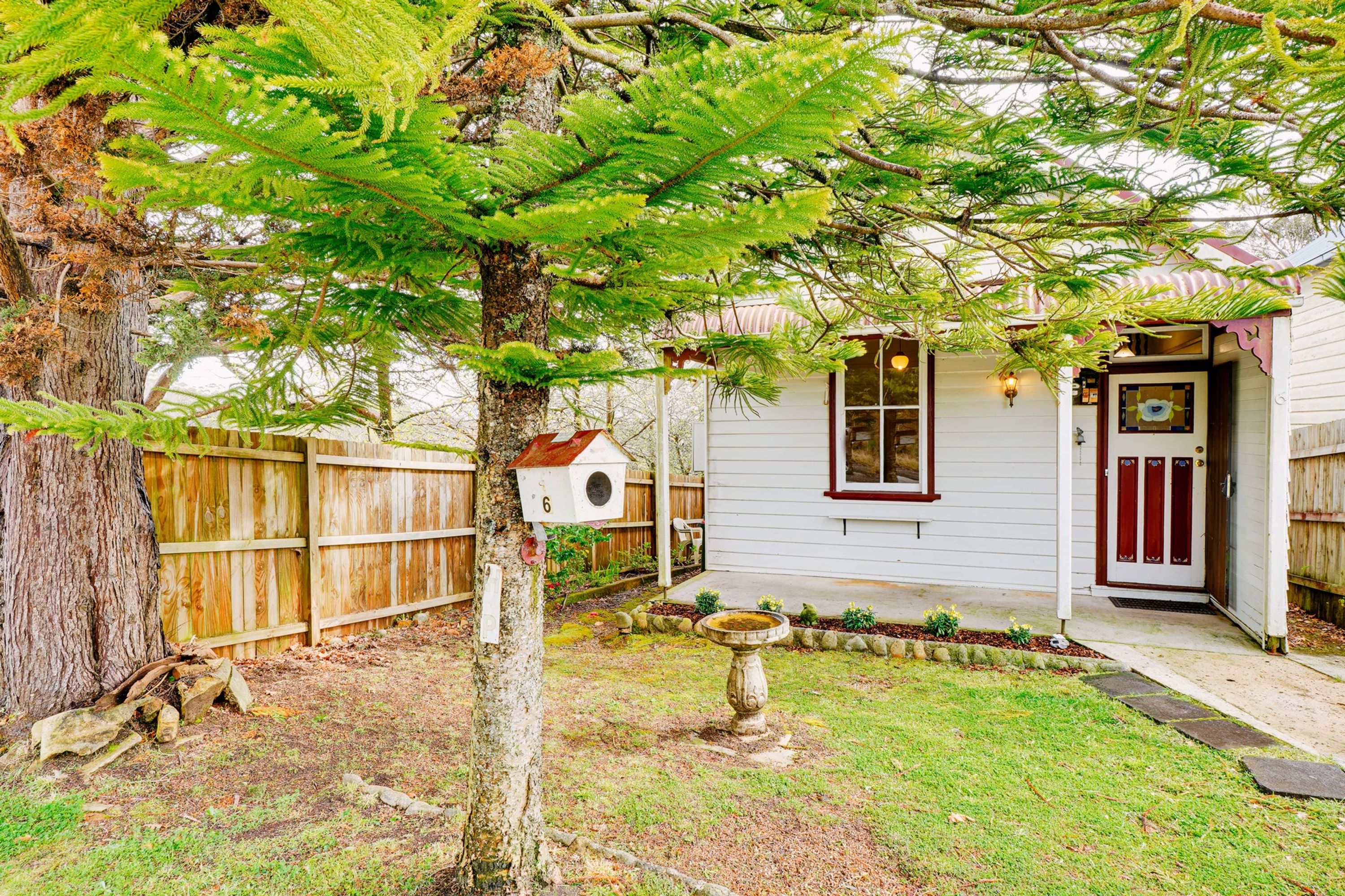 6 Sutcliffe Place, Katoomba - Thumbnail 2