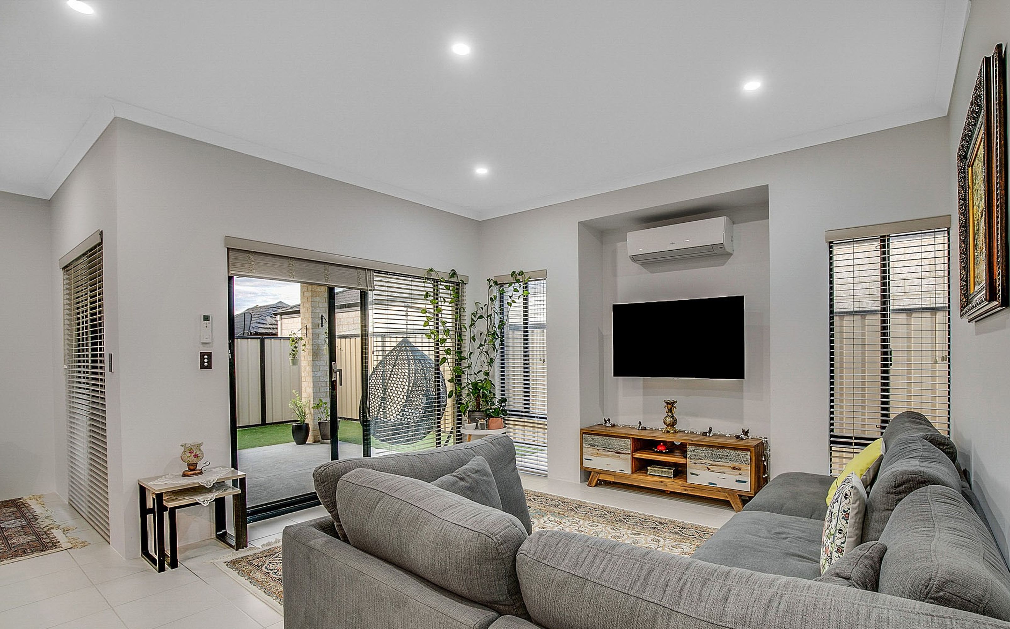1 Bathurst Gardens, Darch - Thumbnail 2