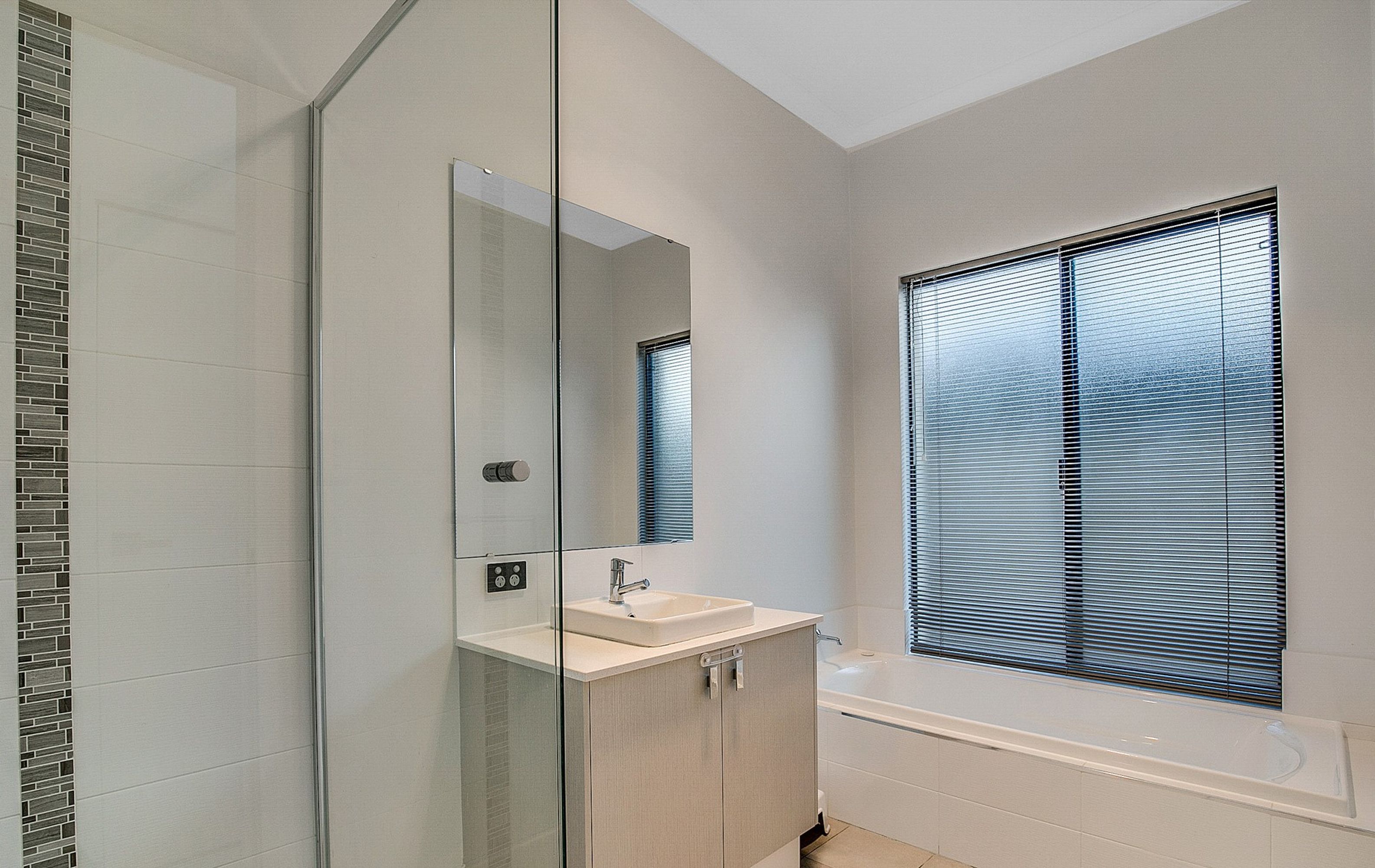 1 Bathurst Gardens, Darch - Thumbnail 4