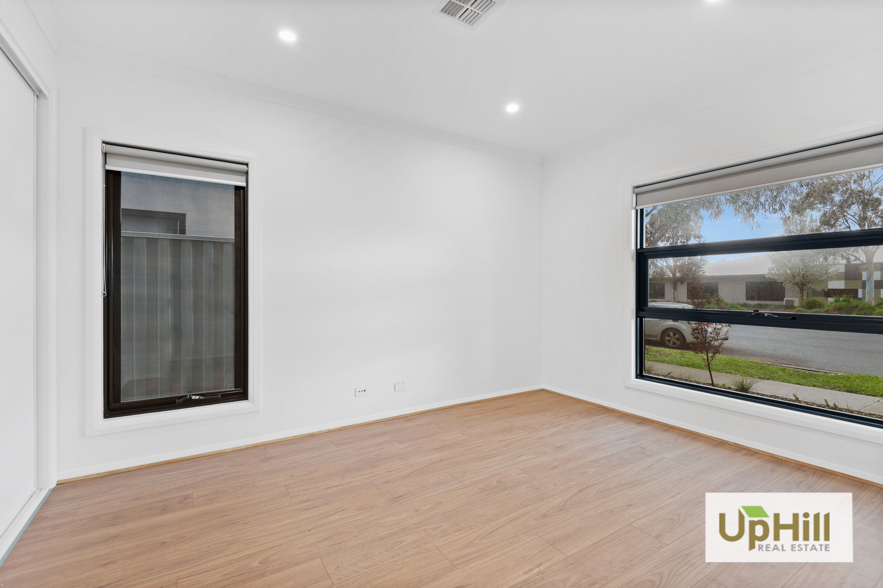 23 Elmslie Drive, Cranbourne East - Thumbnail 4