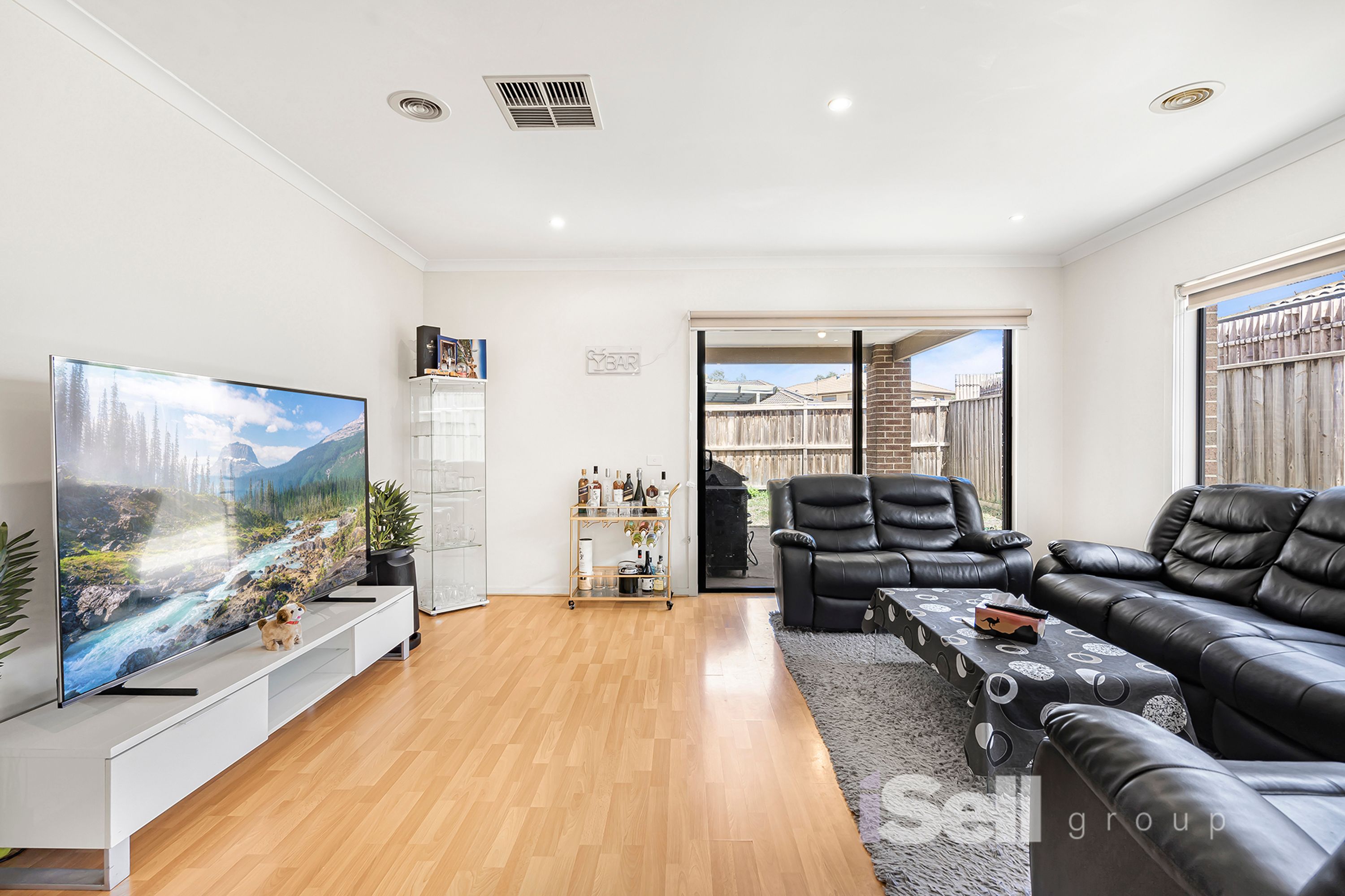 66 Mickleham Drive, Cranbourne North - Thumbnail 2
