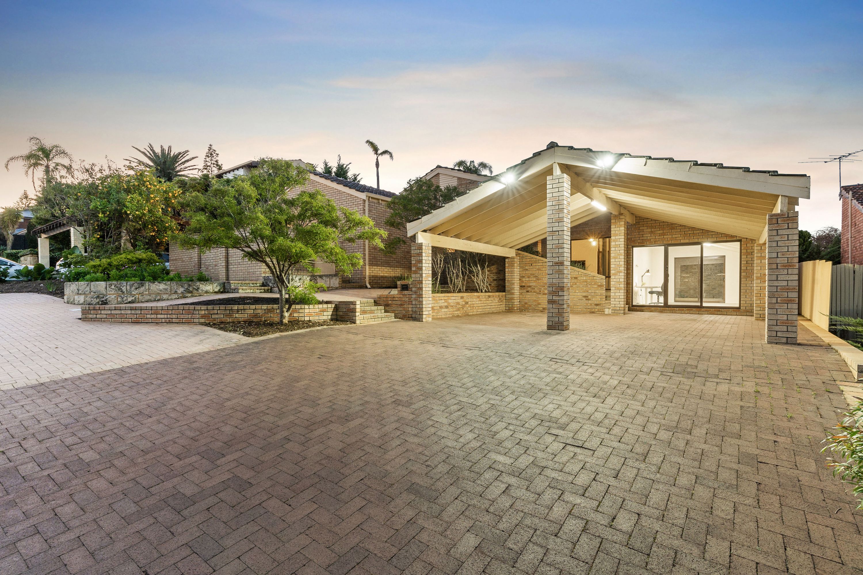 6 Karo Place, Duncraig - Thumbnail 2
