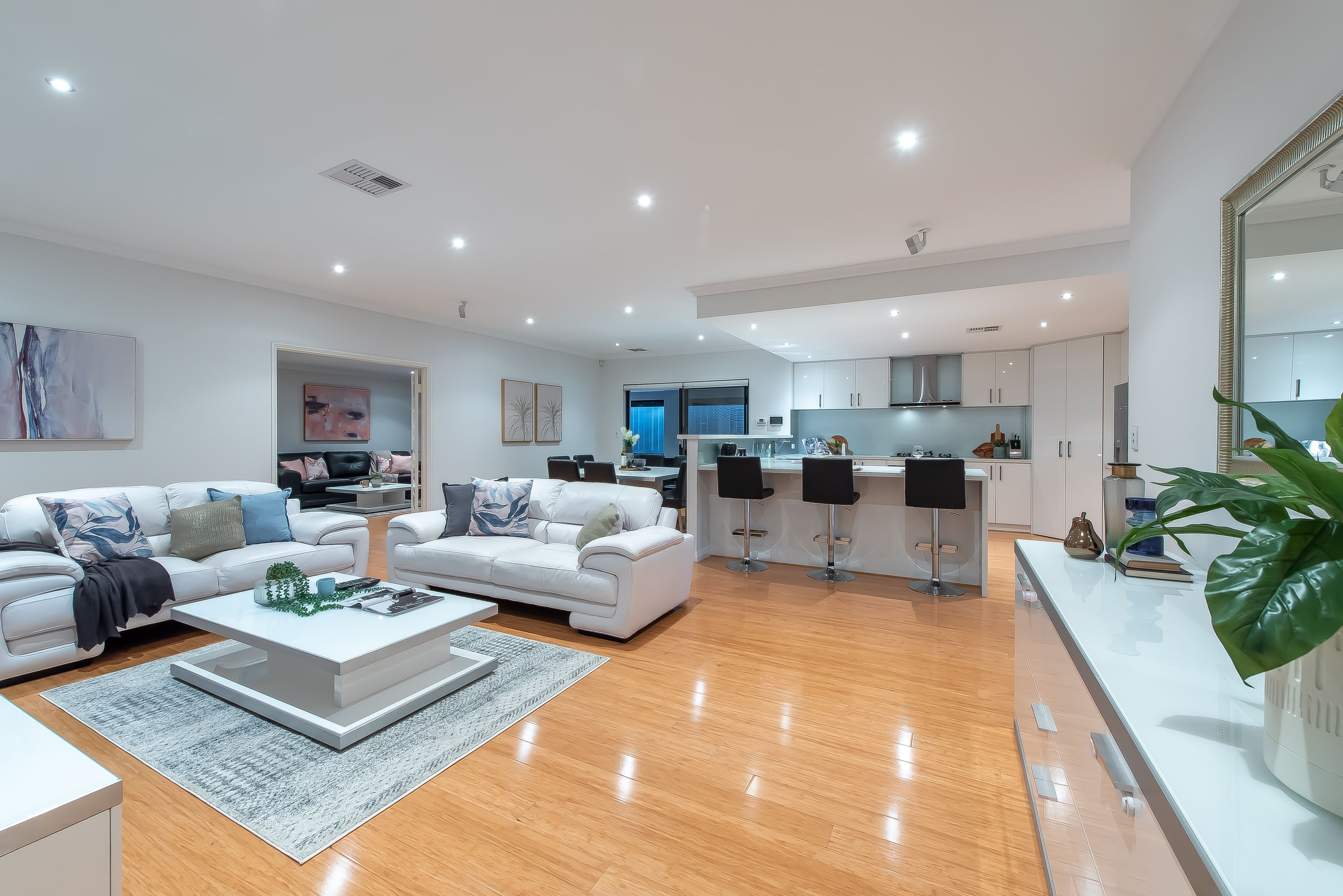 12 Bathurst Gardens, Darch - Thumbnail 2