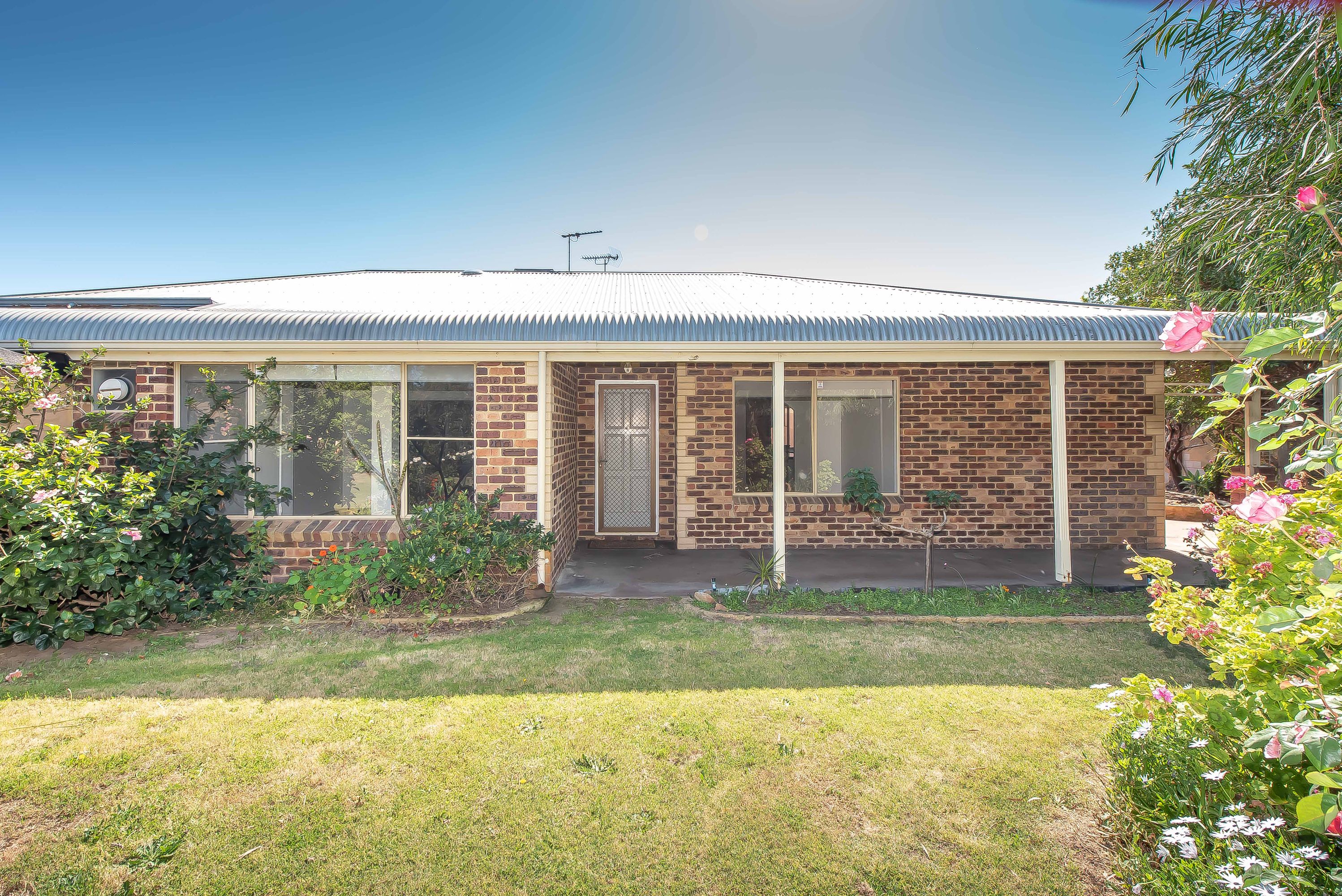 42 Sandalford Drive, Beldon - Thumbnail 3