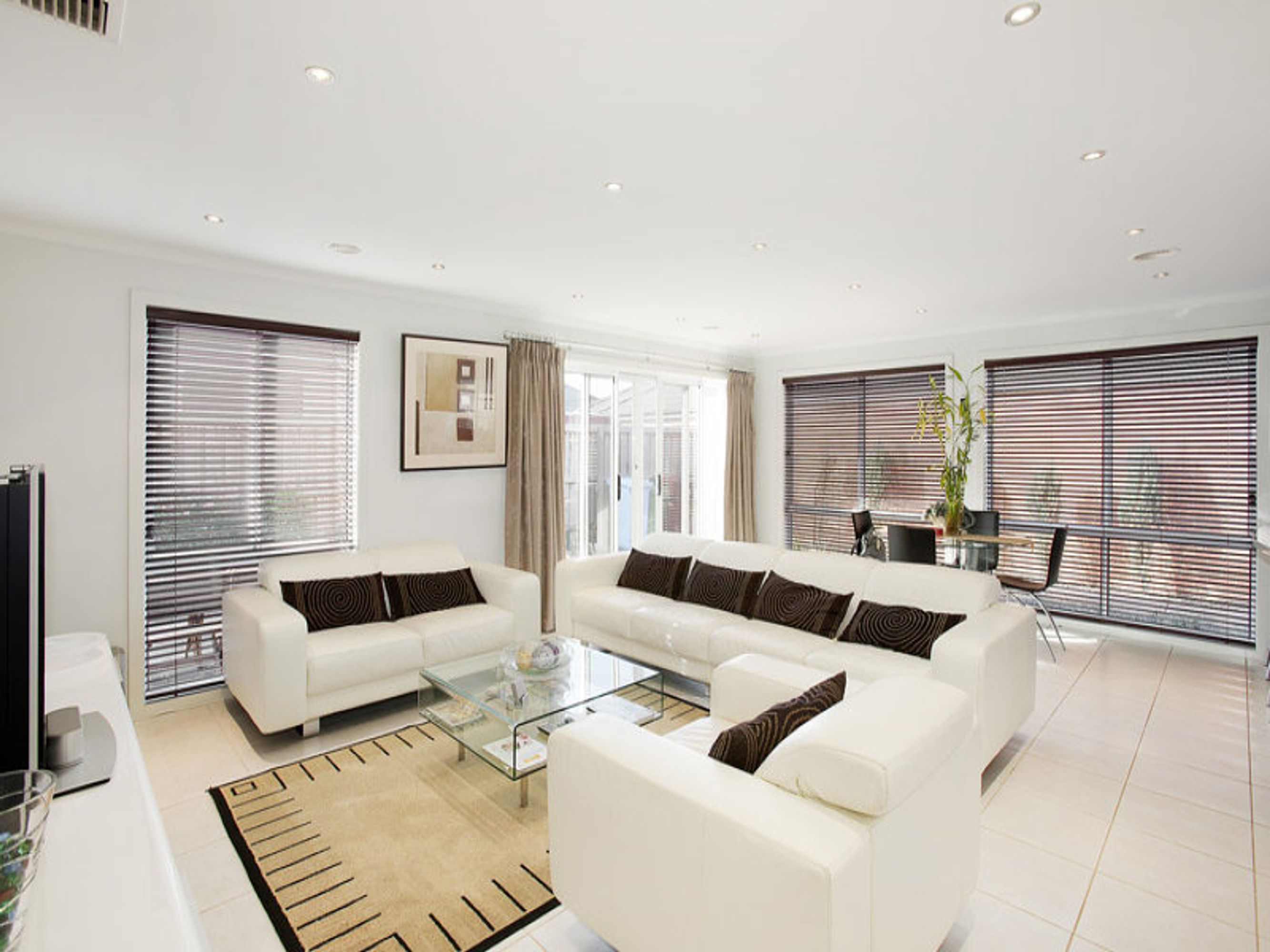 22 Ivory Crescent, Springvale South - Thumbnail 2
