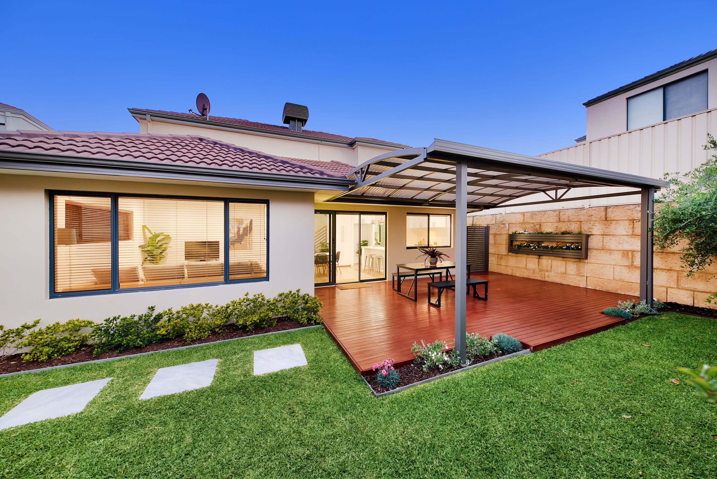 8A Worner Crescent