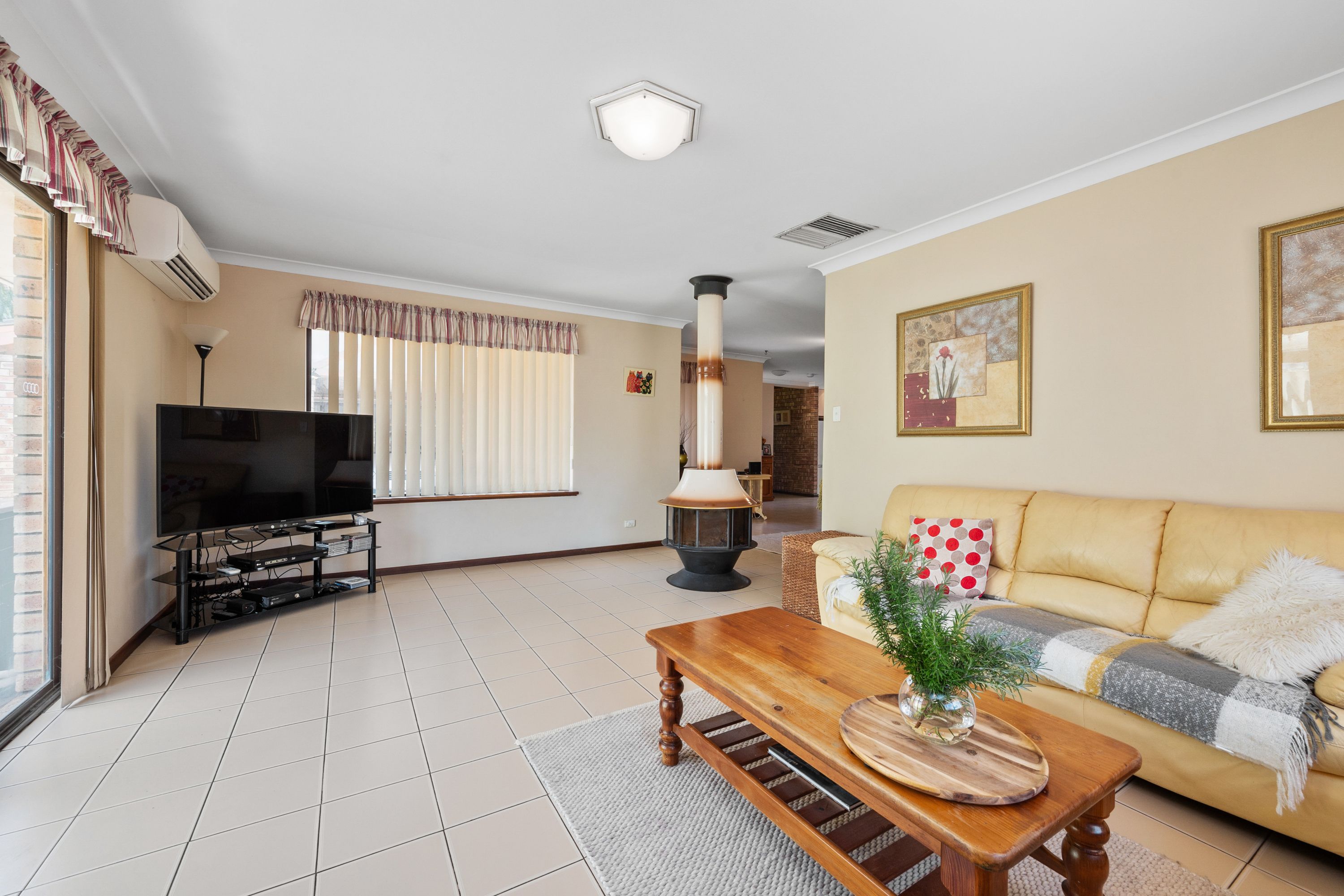 12 Tiller Road, Ocean Reef - Thumbnail 7