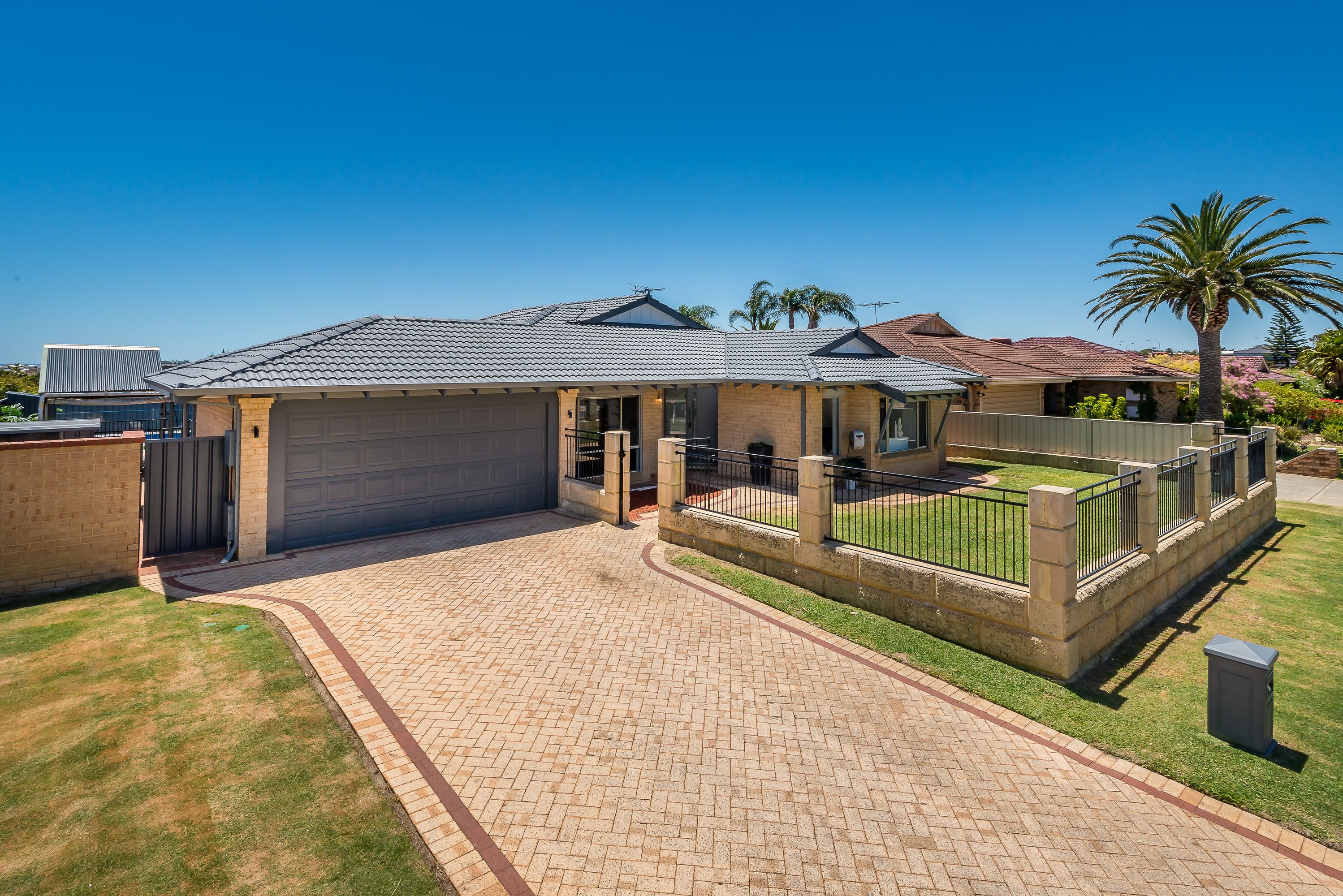 22 Fairway Circle, Connolly - Thumbnail 3
