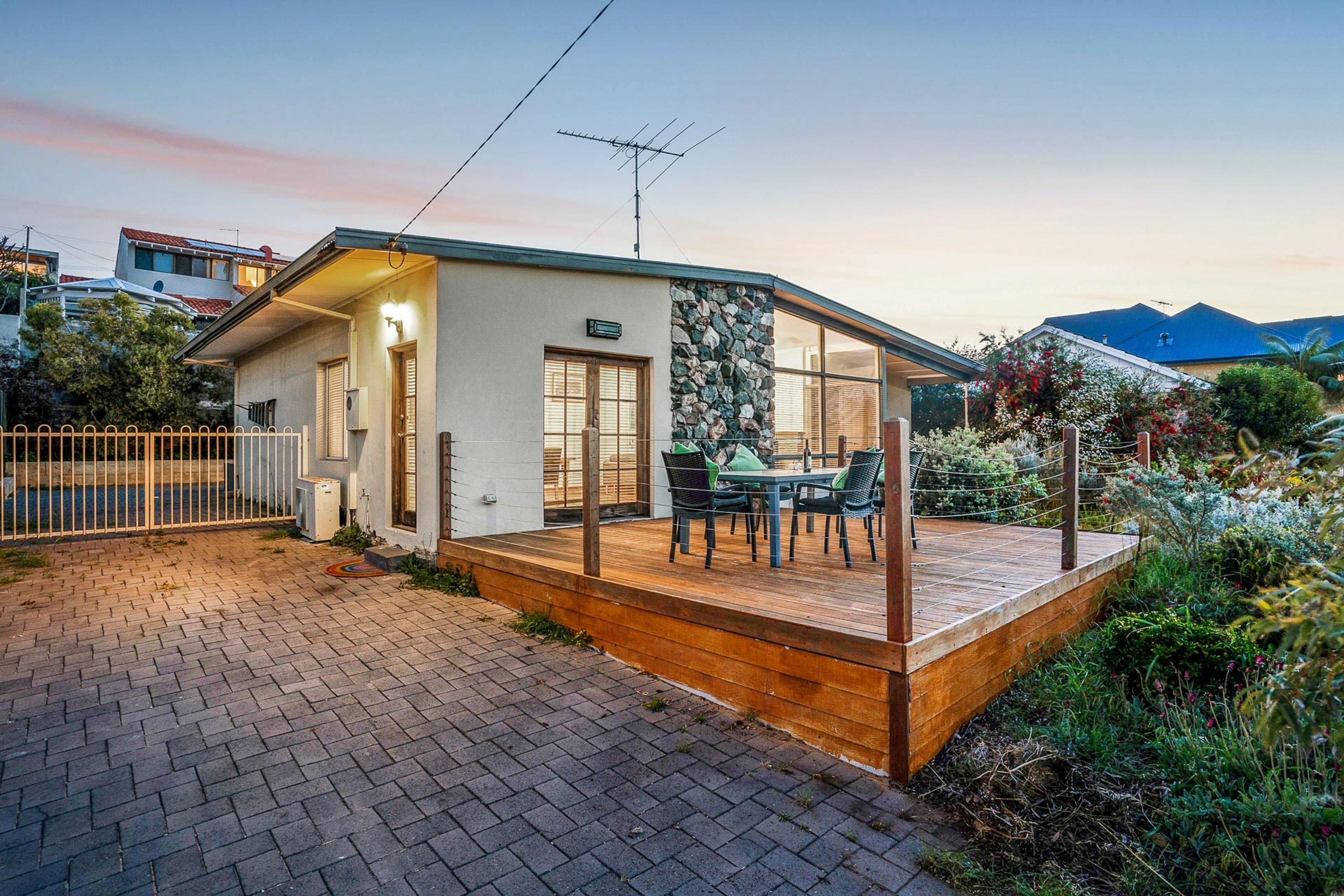 20 Elliott Road, Trigg - Thumbnail 2