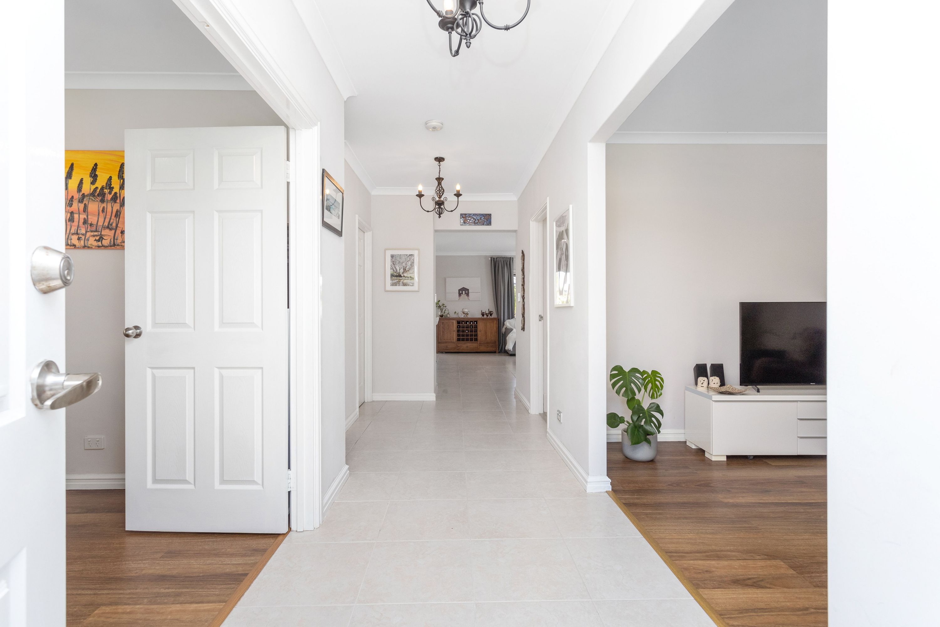 134 Golf Links Drive, Carramar - Thumbnail 4