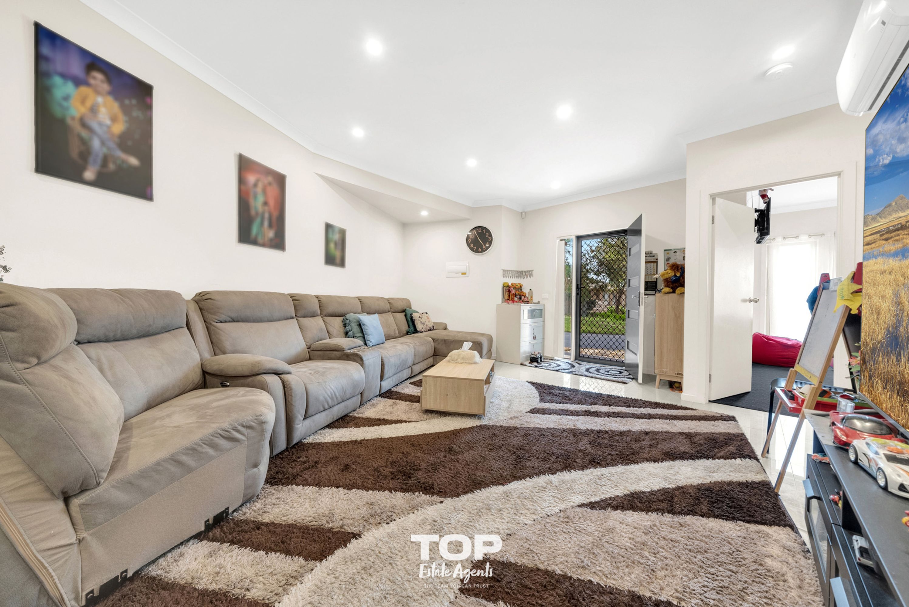 4/5 Dortad Court, Hampton Park - Thumbnail 2