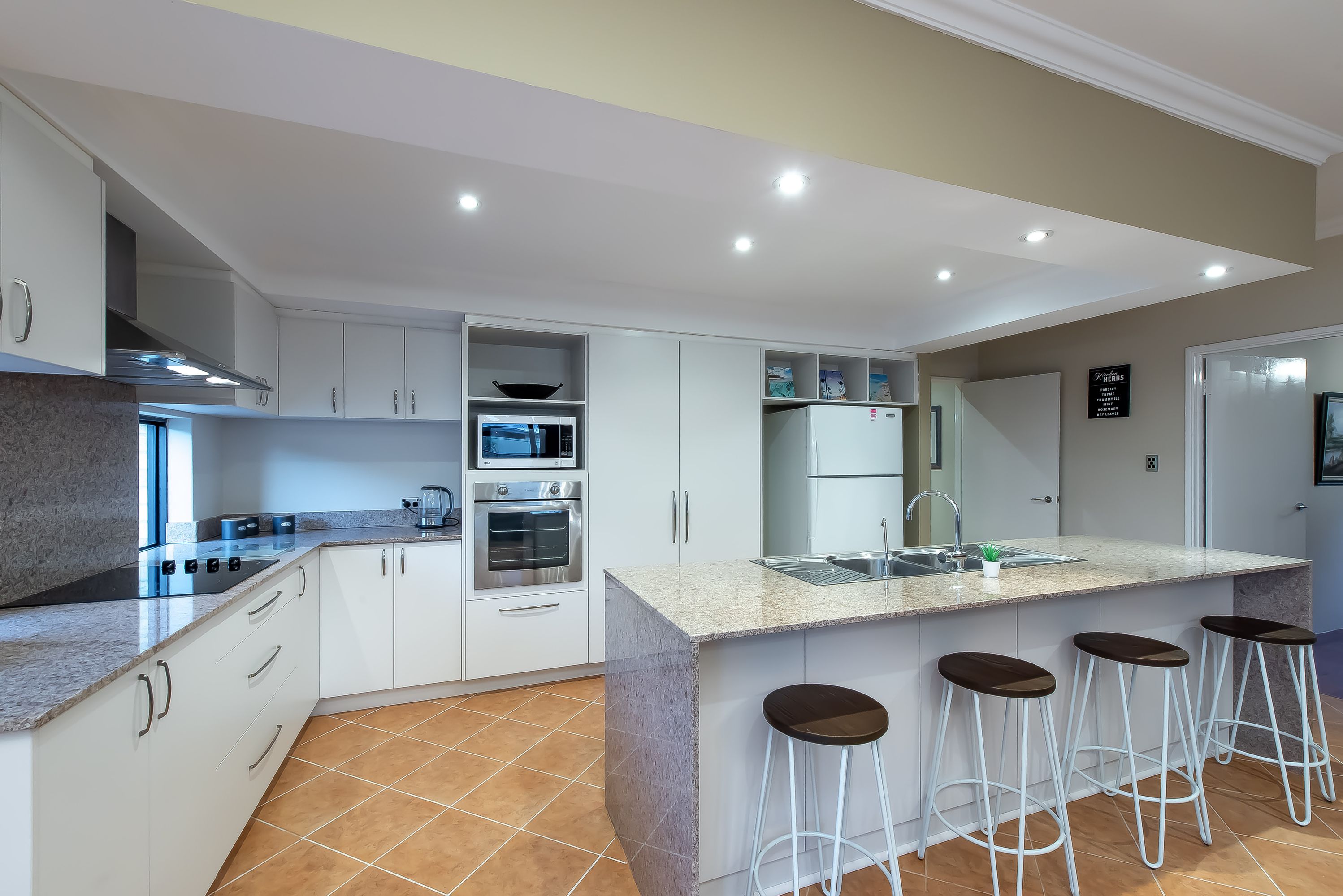 28 Eglinton Drive, Darch - Thumbnail 3