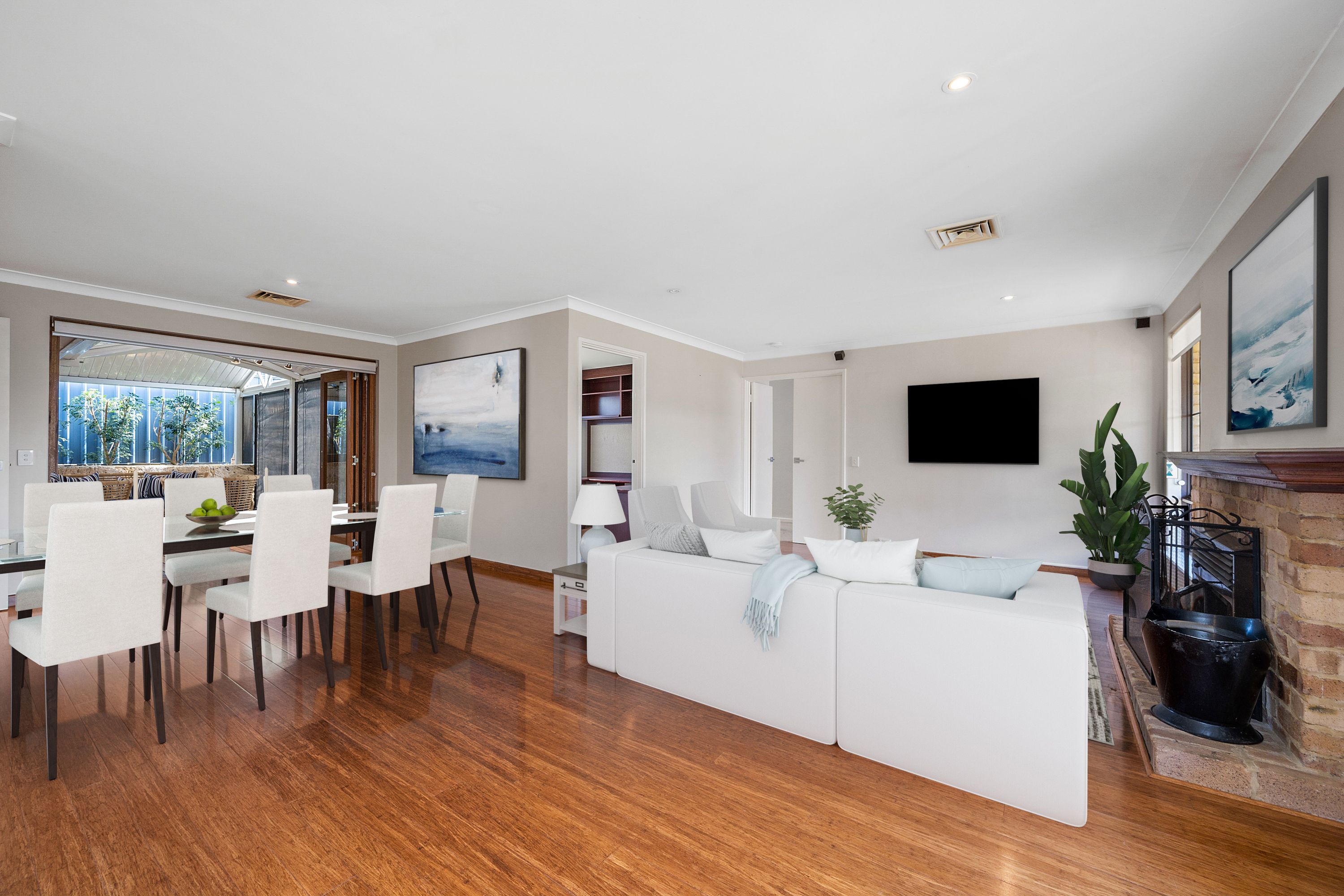 7 Mead Close, Woodvale - Thumbnail 2