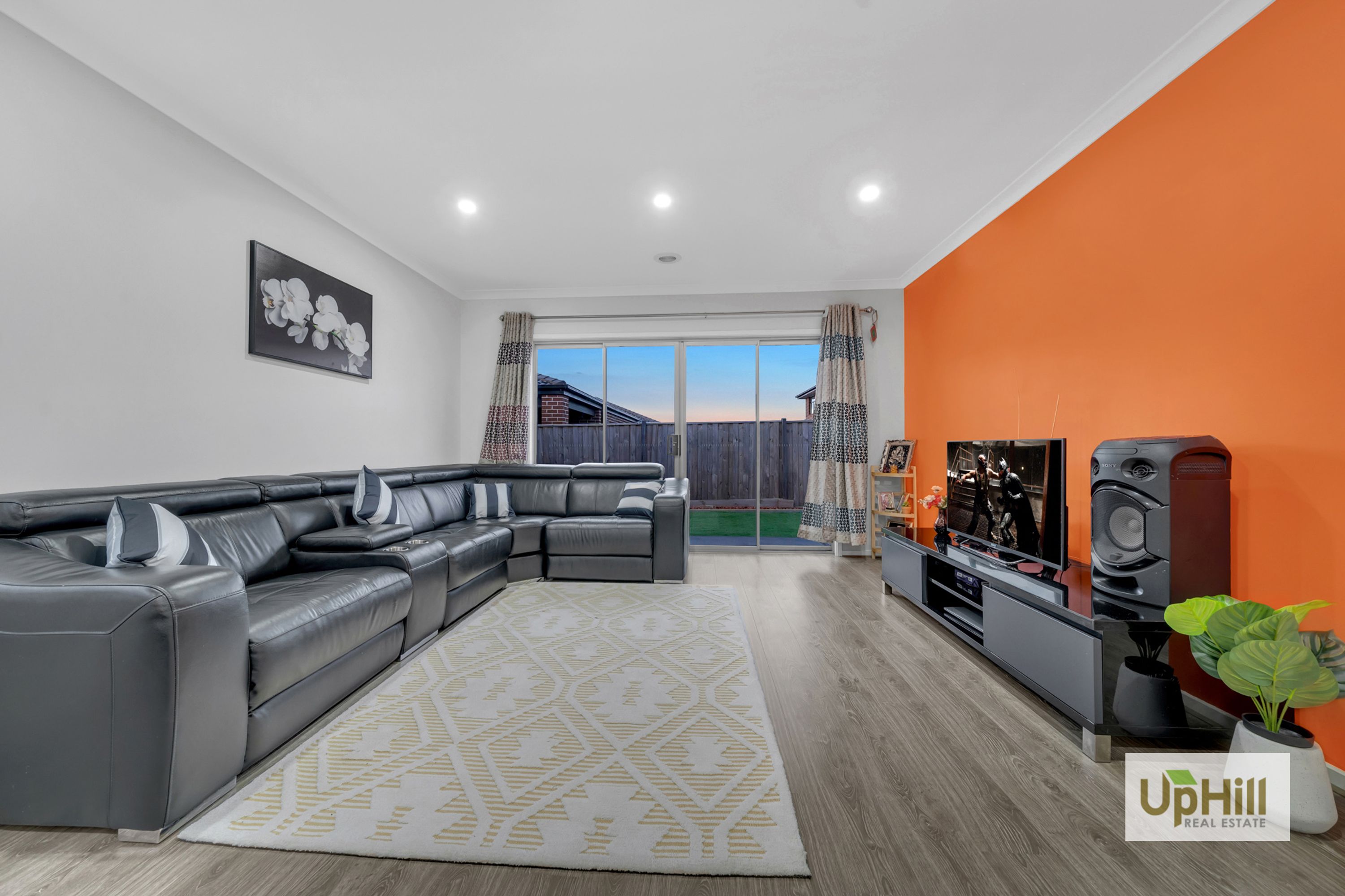 27 Rathberry Circuit, Clyde North - Thumbnail 6