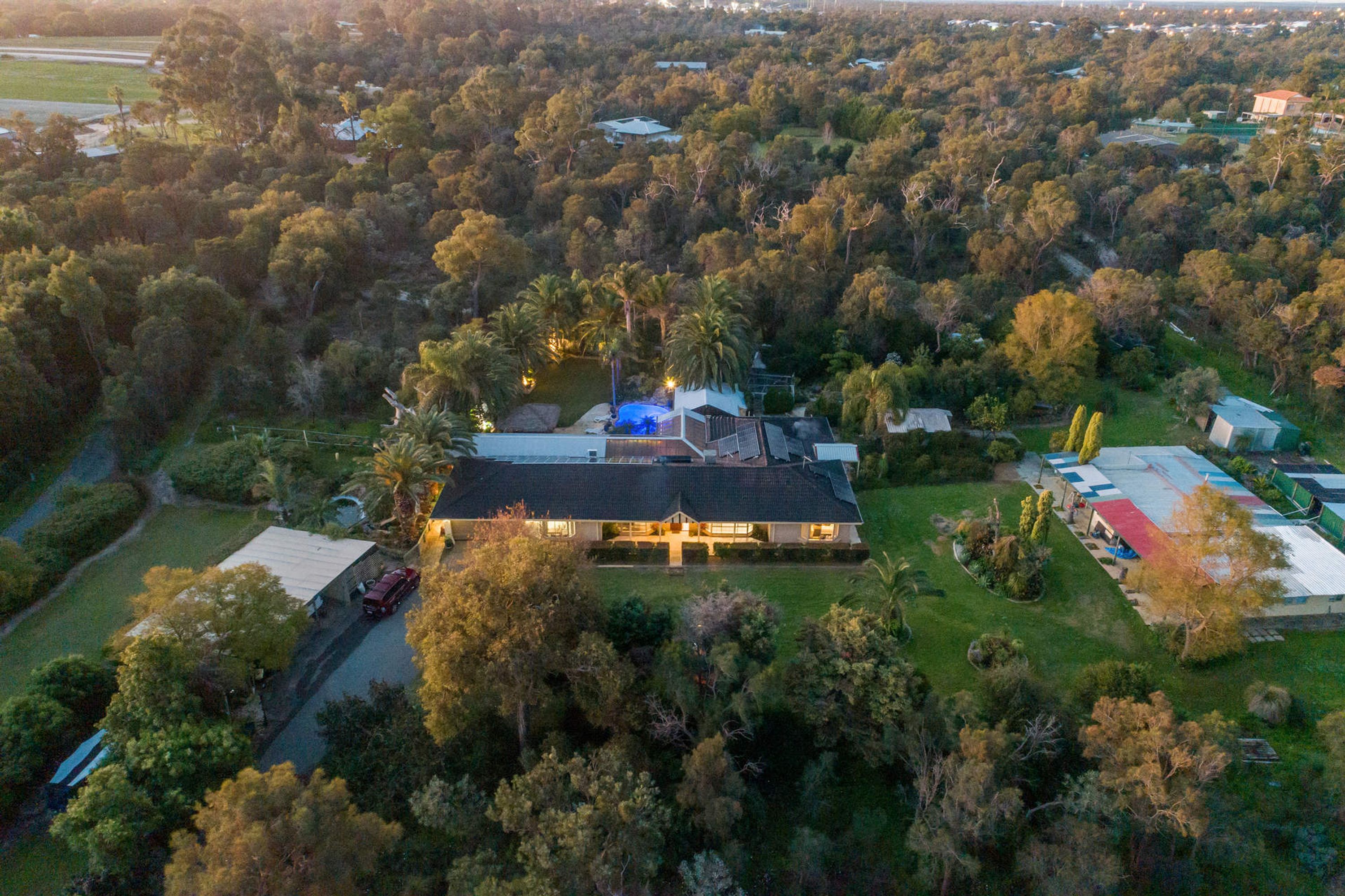 79 Wildflower Drive, Carramar - Thumbnail 2